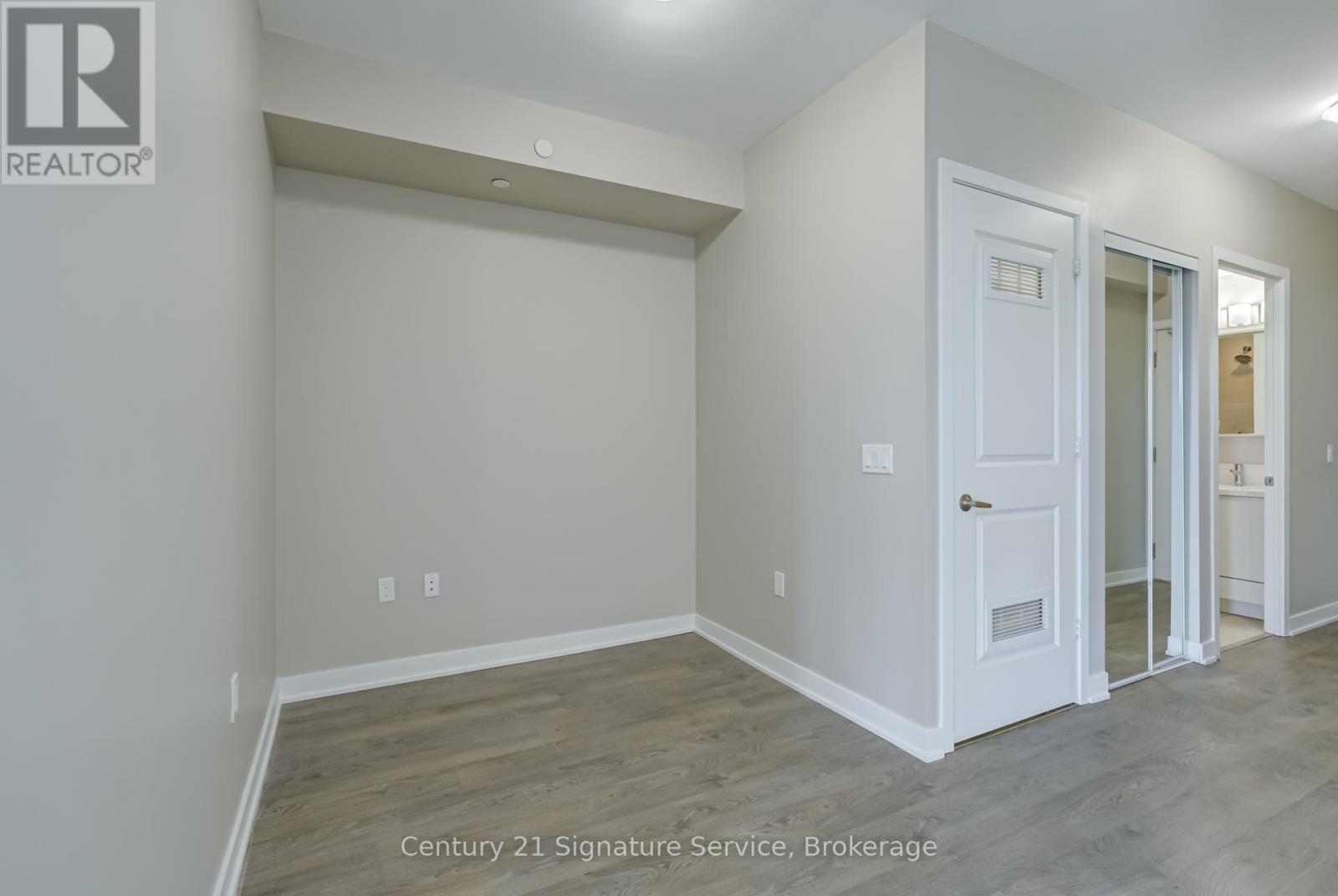 304 - 4677 Glen Erin Drive, Mississauga, Ontario  L5M 2E5 - Photo 9 - W12413286