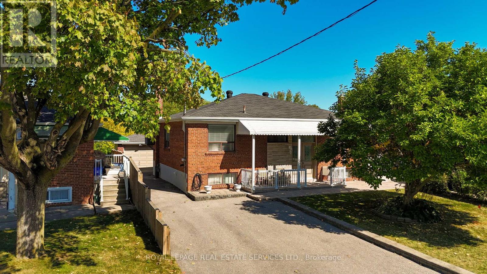 18 Langholm Drive, Toronto, Ontario  M3M 2R6 - Photo 1 - W12413363