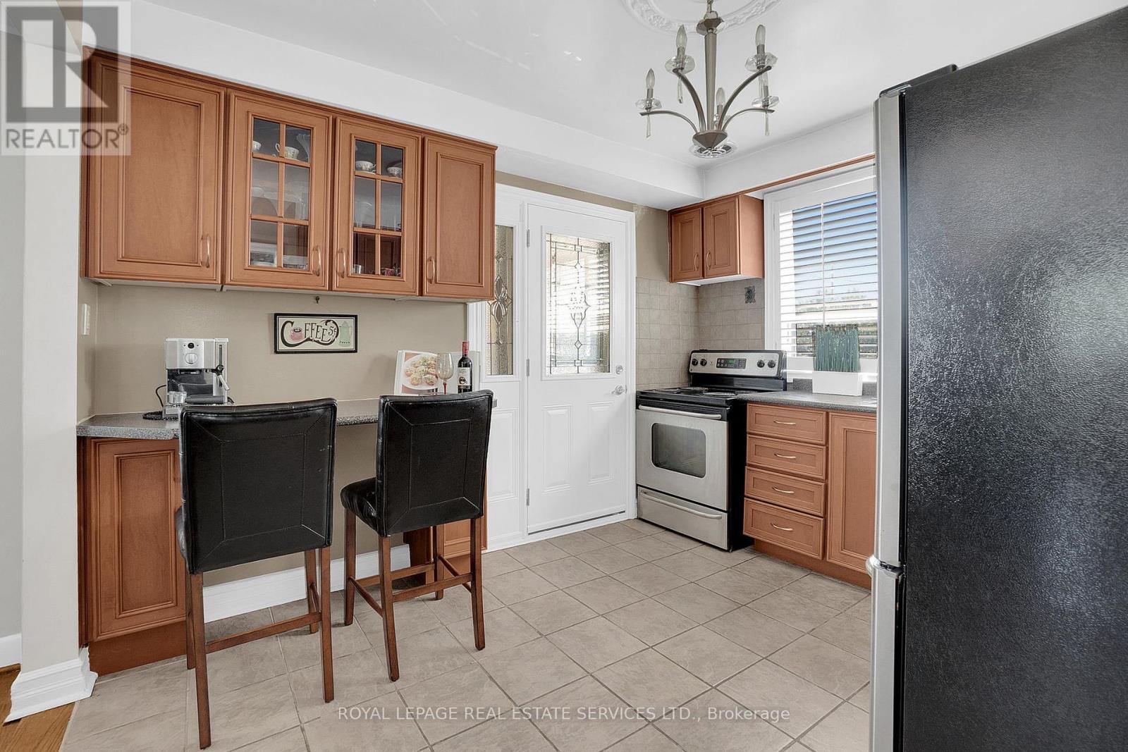 18 Langholm Drive, Toronto, Ontario  M3M 2R6 - Photo 13 - W12413363
