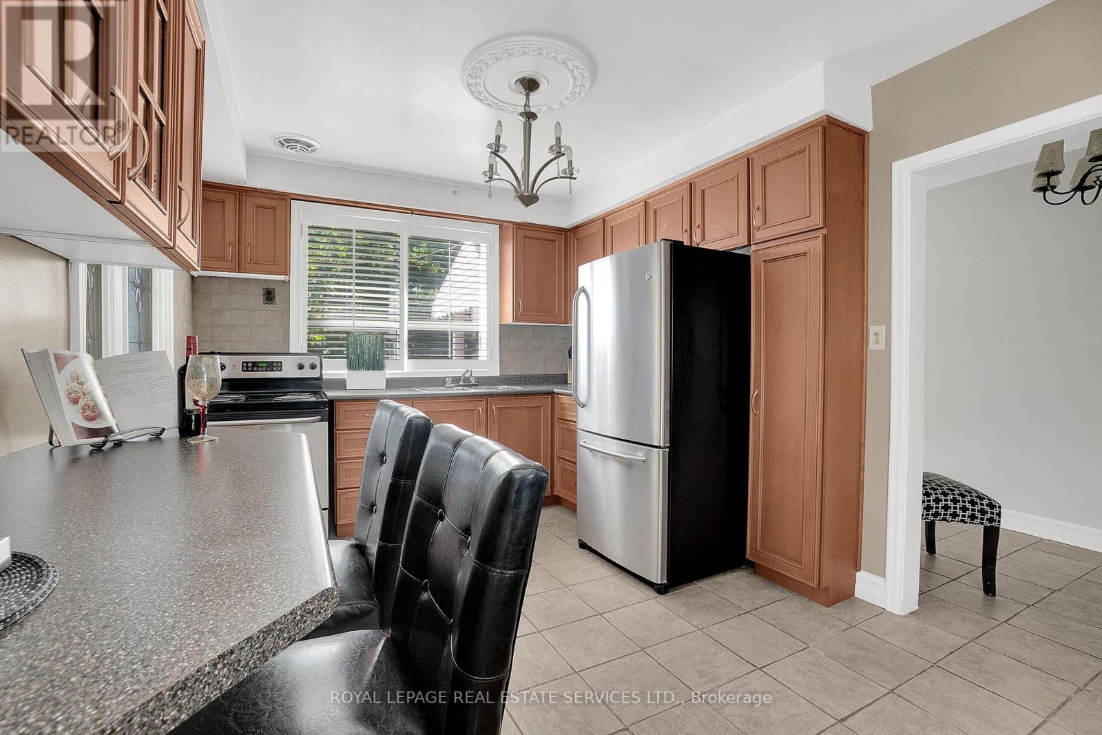 18 Langholm Drive, Toronto, Ontario  M3M 2R6 - Photo 14 - W12413363