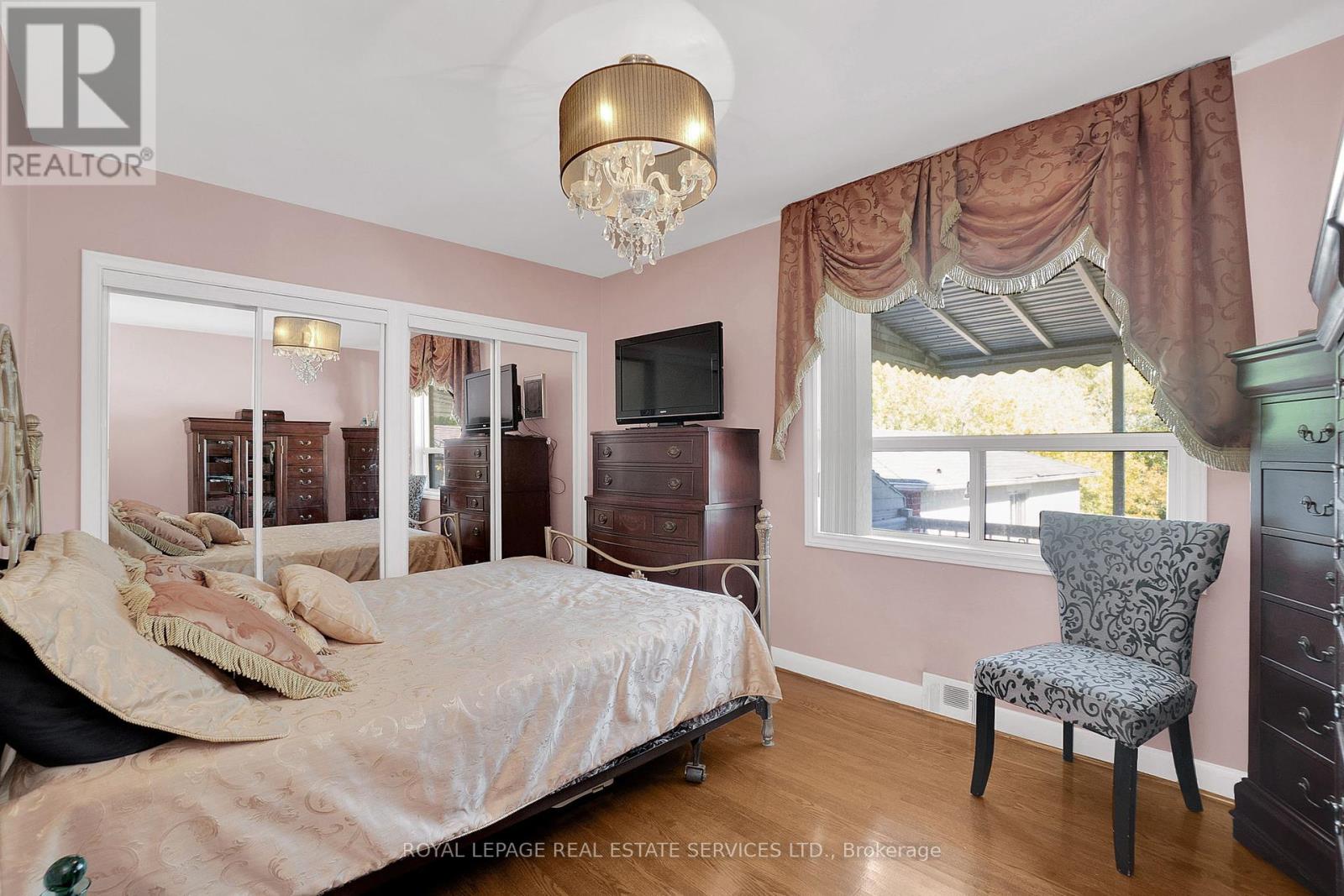 18 Langholm Drive, Toronto, Ontario  M3M 2R6 - Photo 16 - W12413363