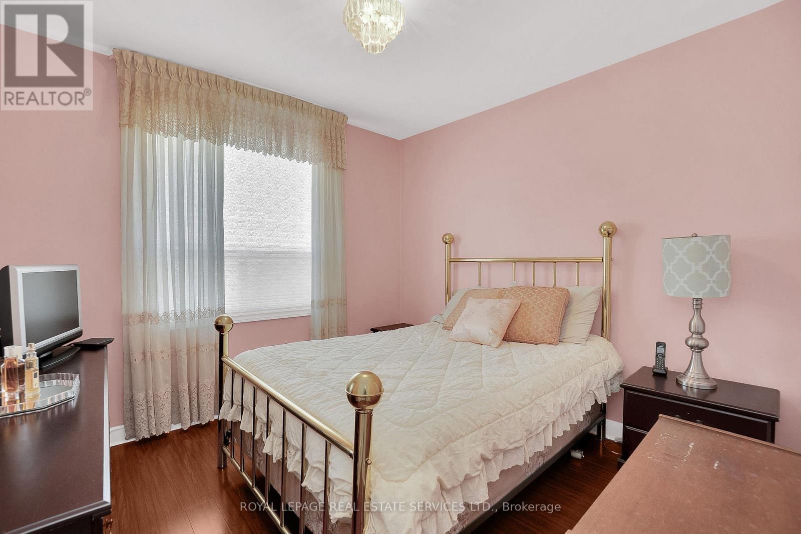 18 Langholm Drive, Toronto, Ontario  M3M 2R6 - Photo 18 - W12413363