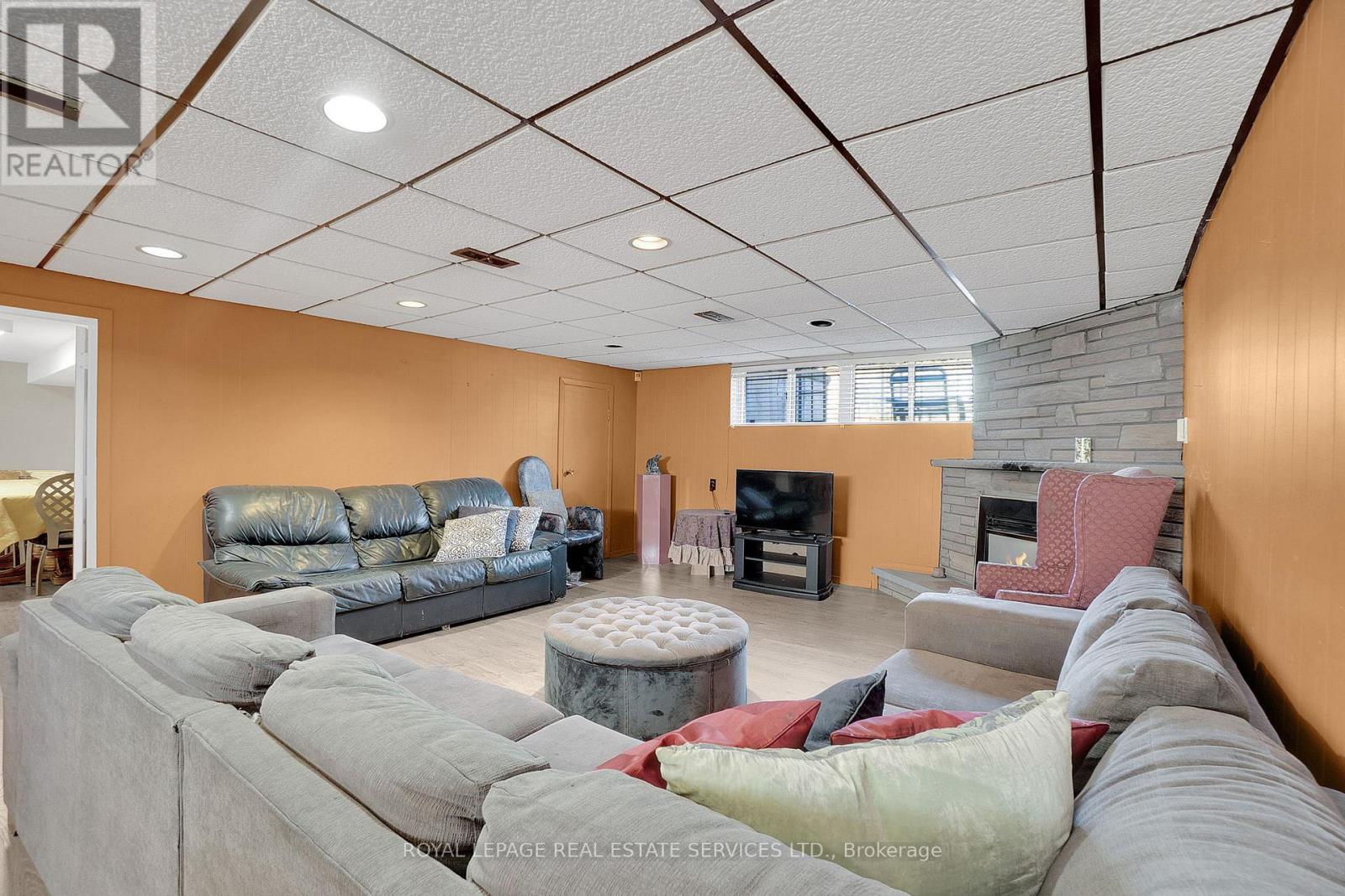 18 Langholm Drive, Toronto, Ontario  M3M 2R6 - Photo 21 - W12413363