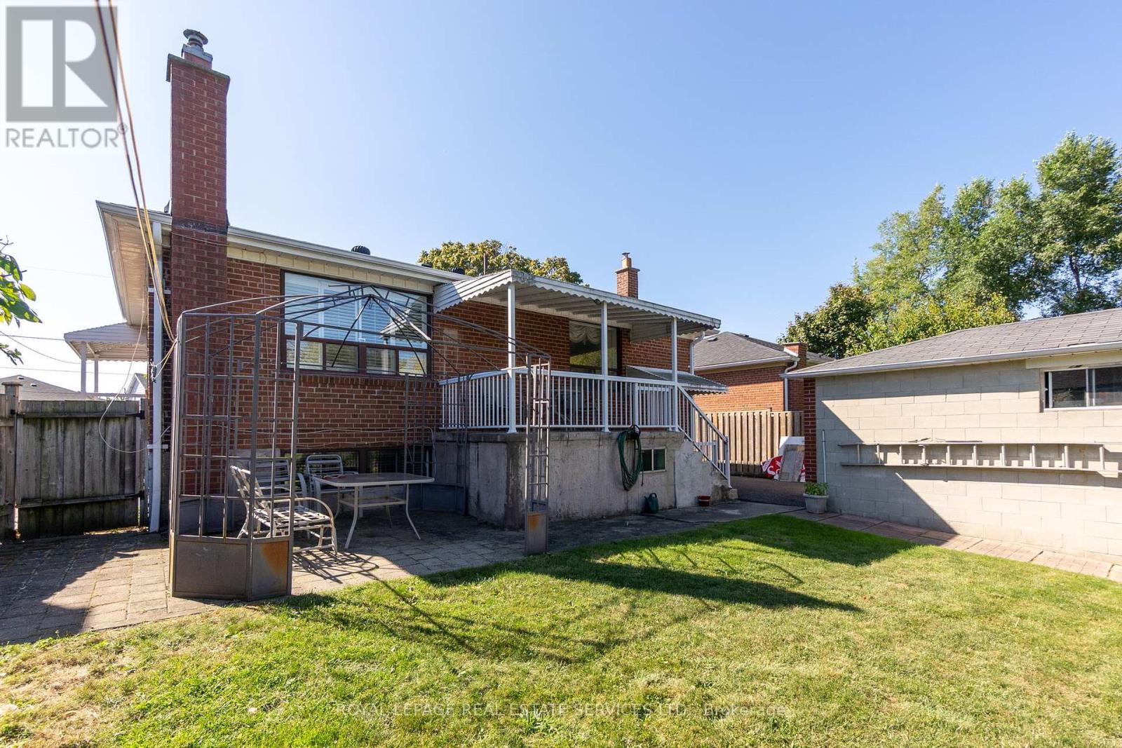 18 Langholm Drive, Toronto, Ontario  M3M 2R6 - Photo 32 - W12413363