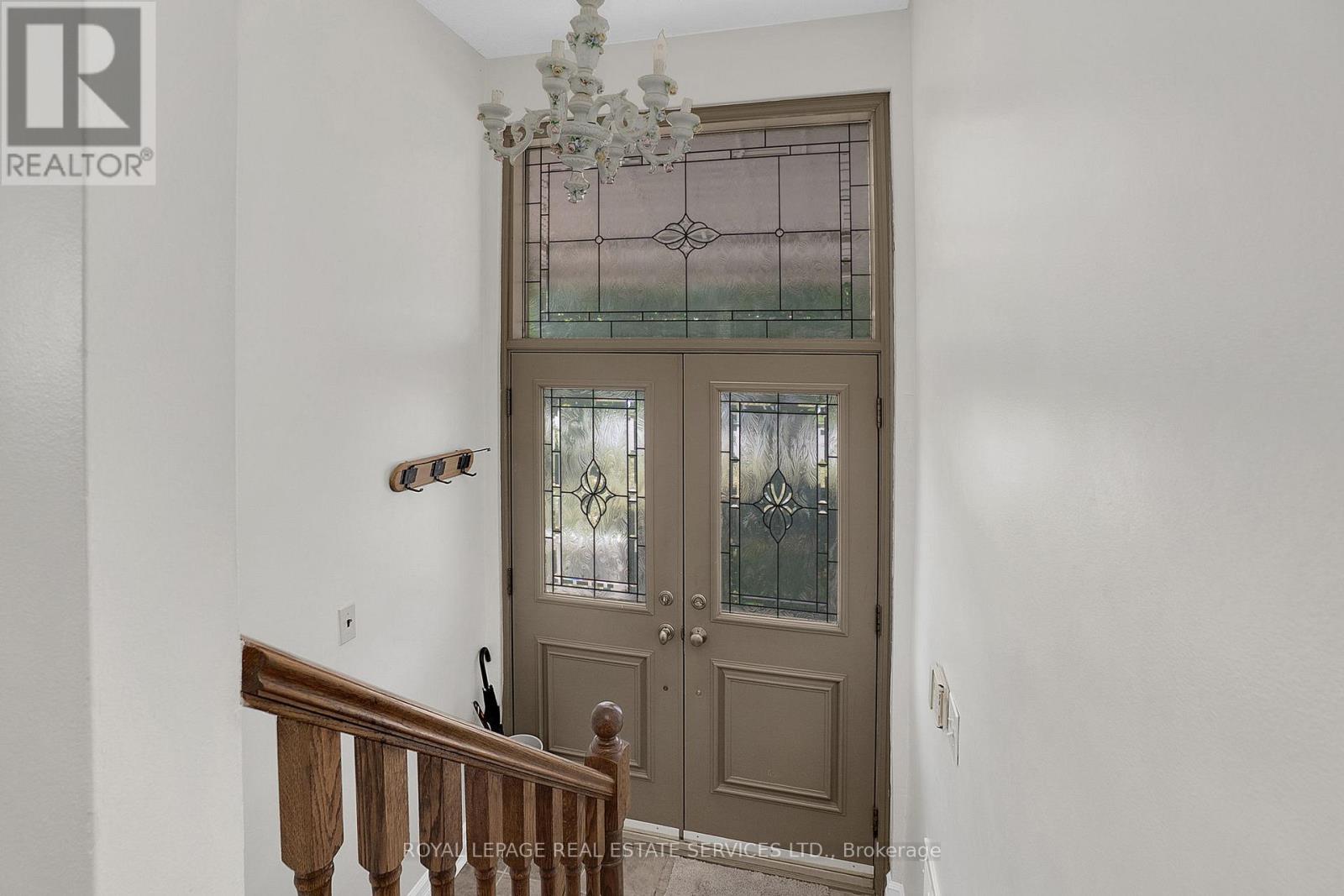 18 Langholm Drive, Toronto, Ontario  M3M 2R6 - Photo 7 - W12413363