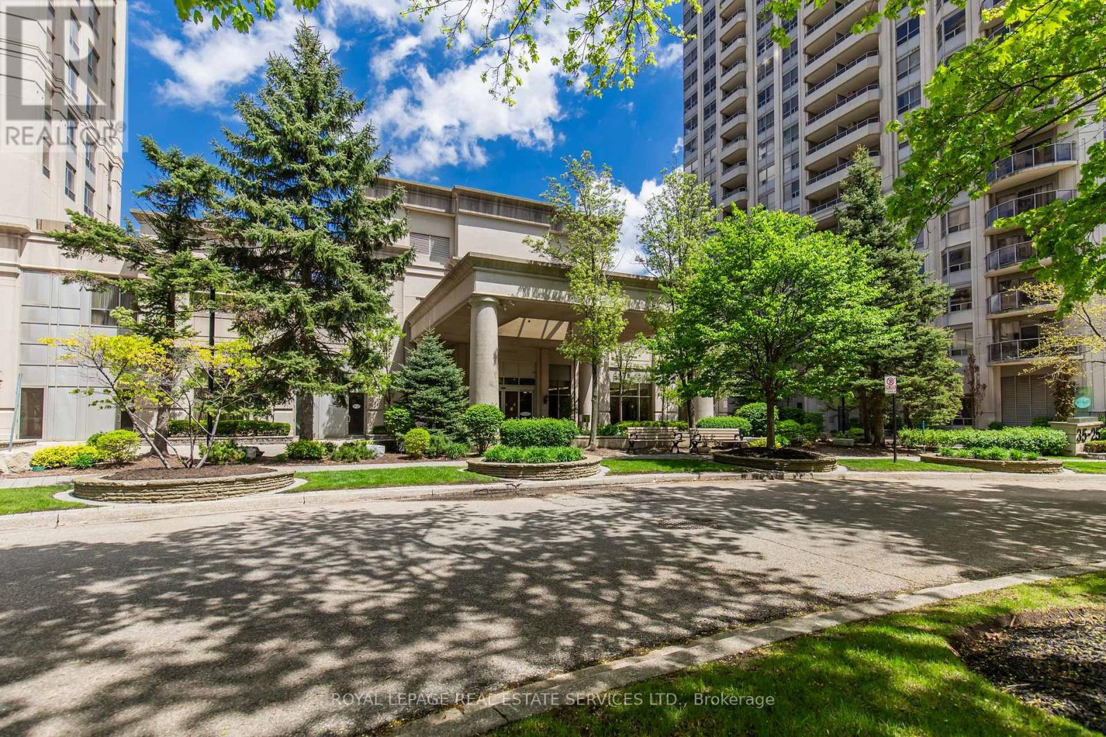 418 - 25 Kingsbridge Garden Circle, Mississauga, Ontario  L5R 4B1 - Photo 2 - W12413385