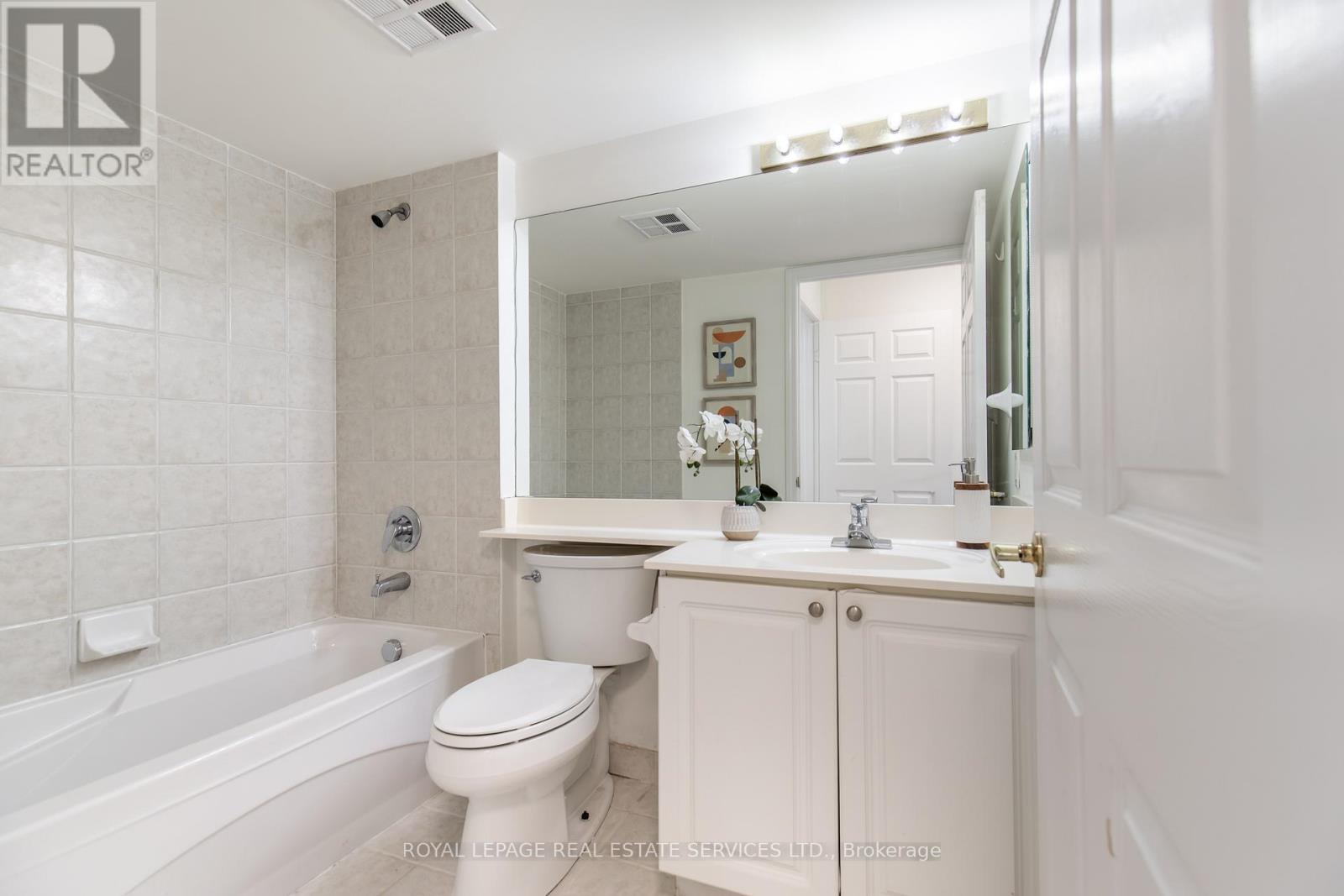 418 - 25 Kingsbridge Garden Circle, Mississauga, Ontario  L5R 4B1 - Photo 32 - W12413385