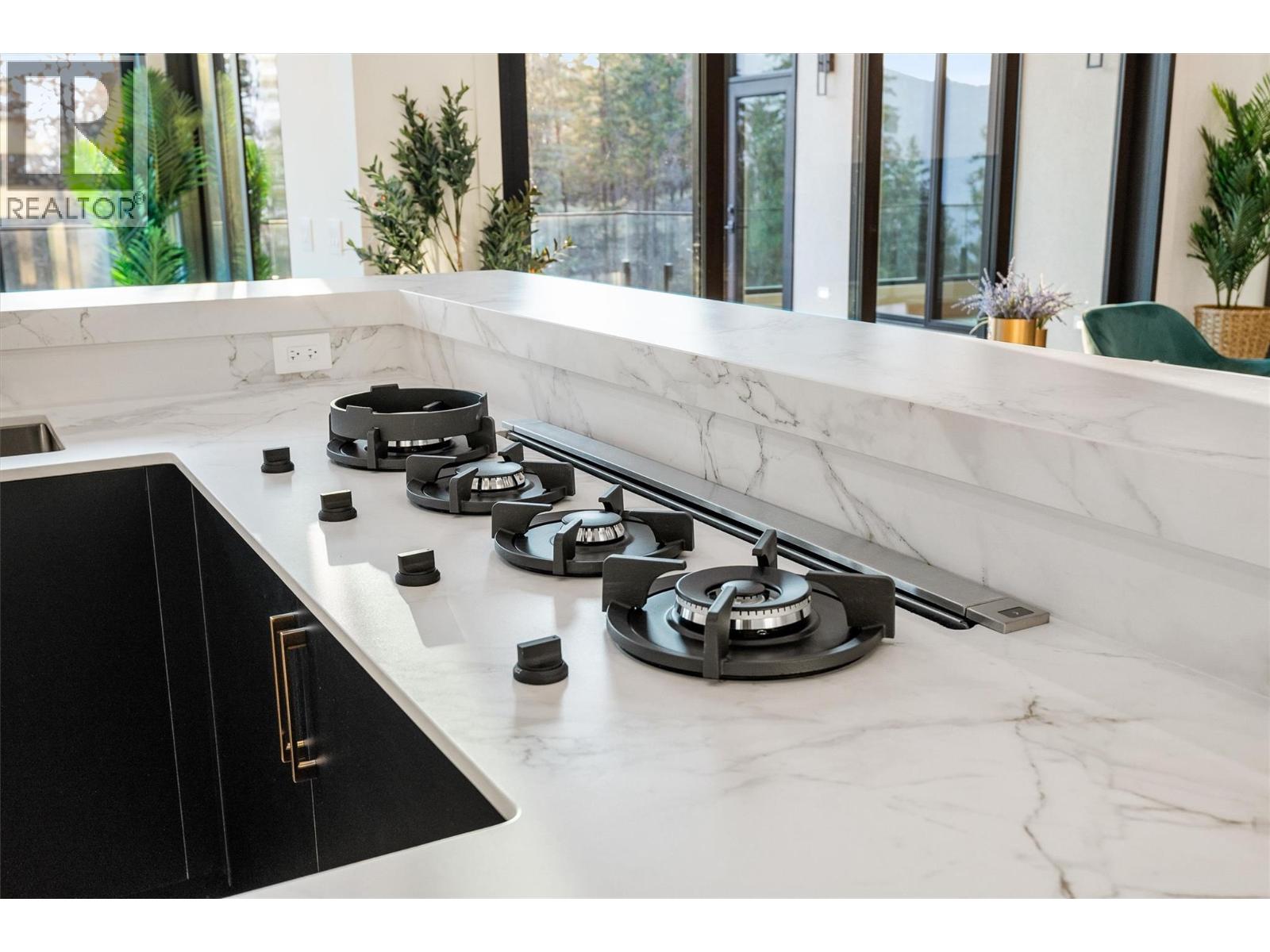 10218 Beacon Hill Drive, Lake Country, British Columbia  V4V 0A9 - Photo 22 - 10363252