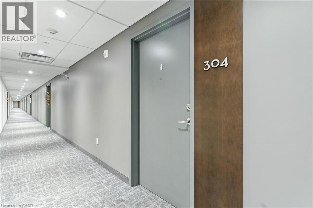 1 Redfern Avenue Unit# 304, Hamilton, Ontario  L9C 0E6 - Photo 3 - 40770725