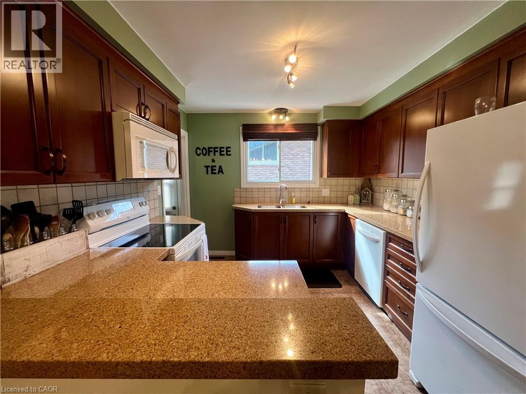 42 Seymour Avenue, St. Catharines, Ontario  L2P 1A7 - Photo 3 - 40771204