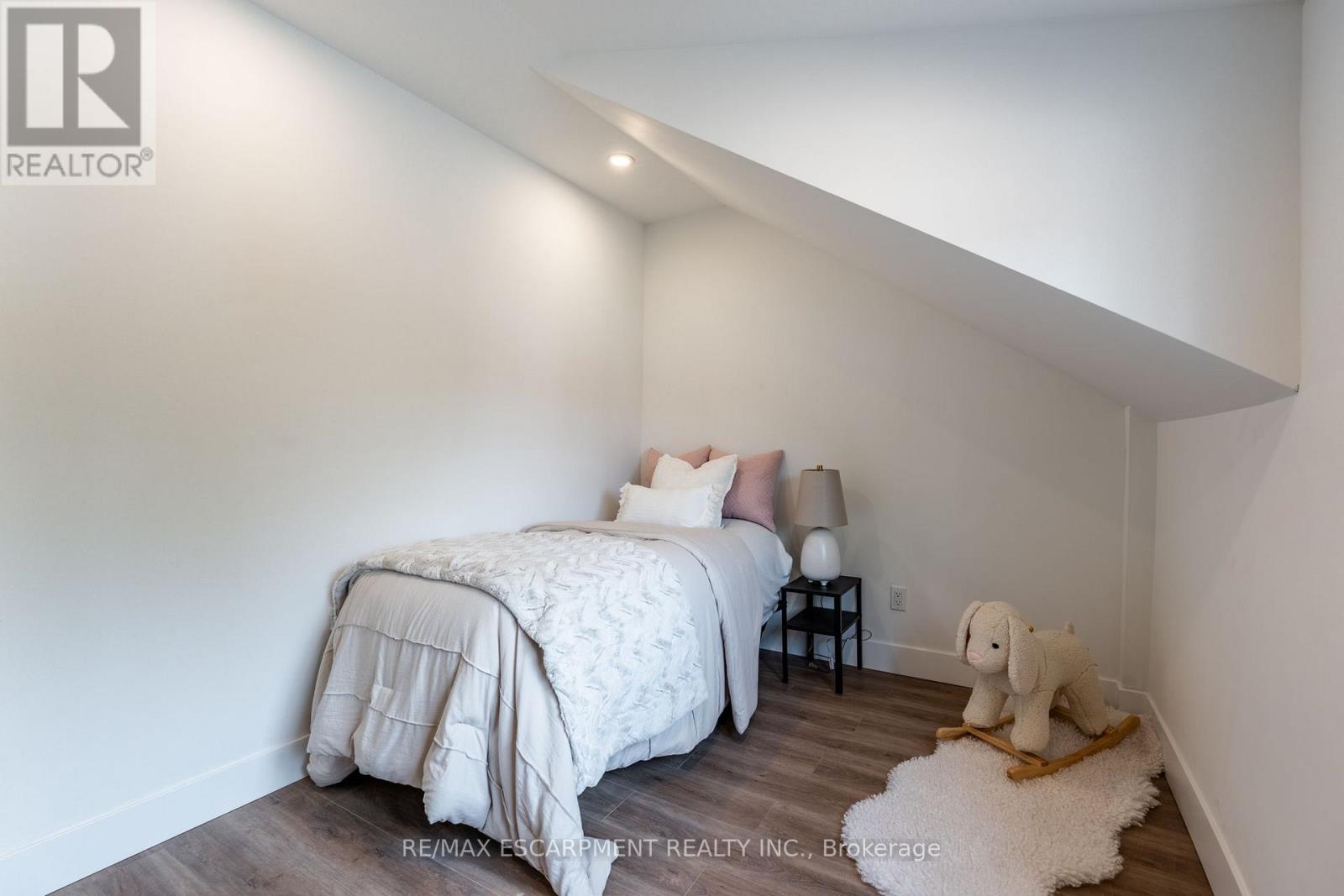 29 New Street, Hamilton, Ontario  L8P 4J6 - Photo 18 - X12413233