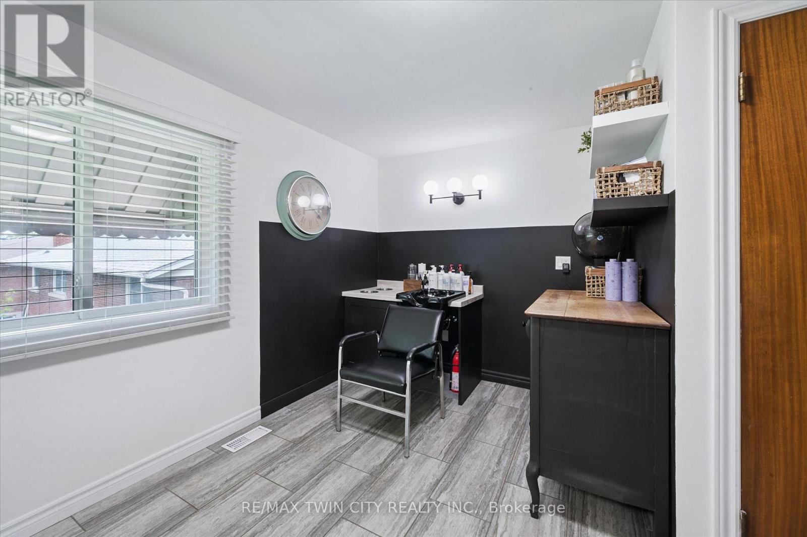 321 Dixon Street, Kitchener, Ontario  N2G 3G1 - Photo 12 - X12413317