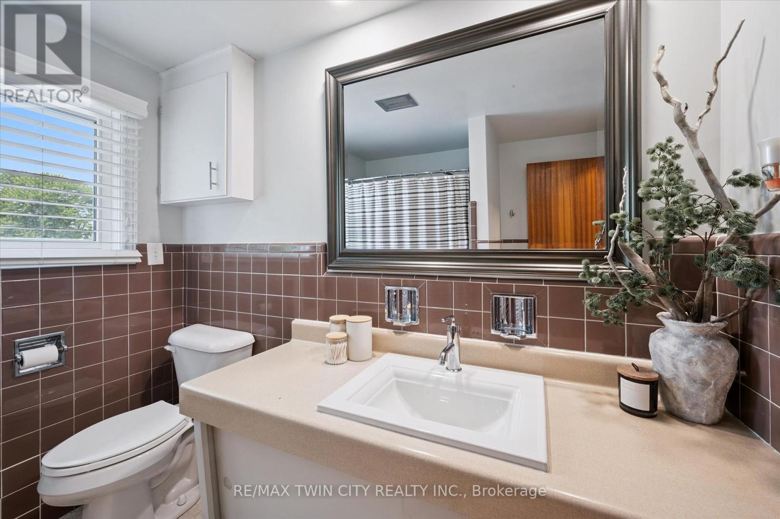 321 Dixon Street, Kitchener, Ontario  N2G 3G1 - Photo 17 - X12413317