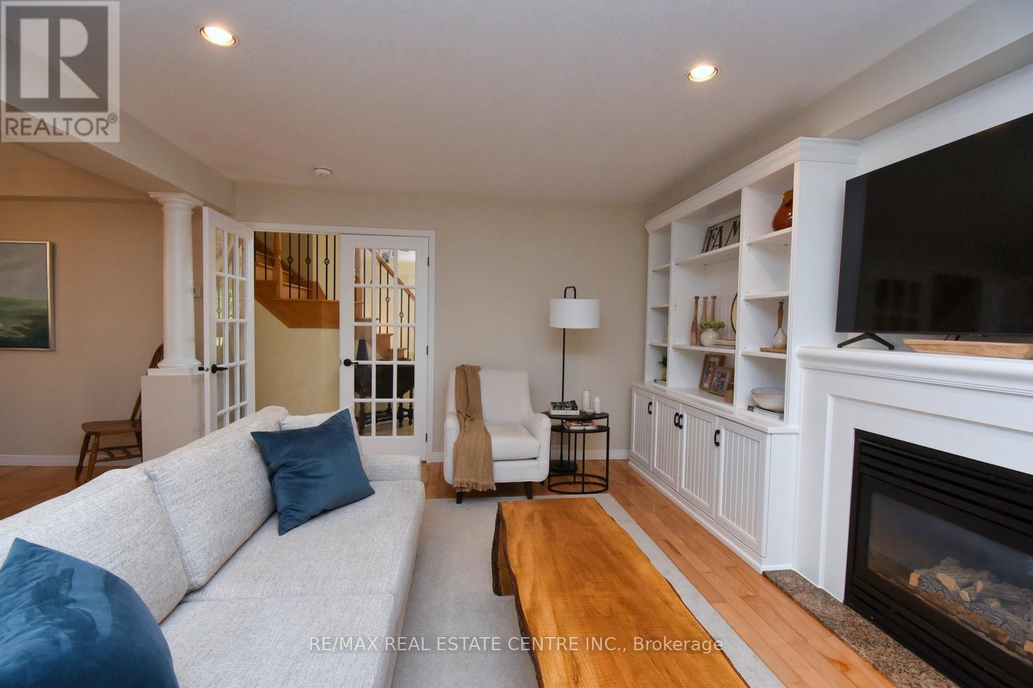 35 Eringate Drive, Hamilton (Stoney Creek Mountain), Ontario  L8J 3Y4 - Photo 10 - X12413339