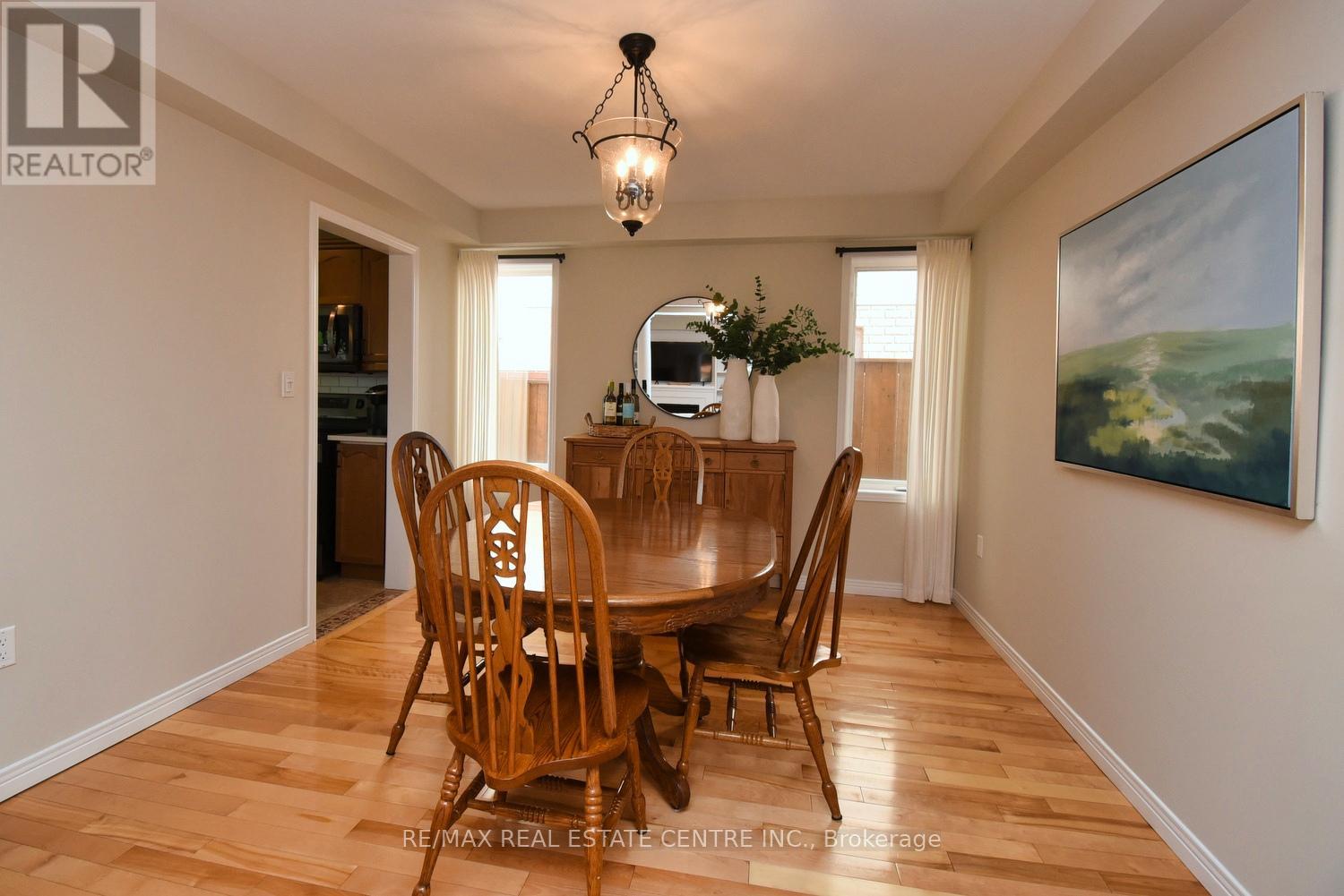 35 Eringate Drive, Hamilton (Stoney Creek Mountain), Ontario  L8J 3Y4 - Photo 14 - X12413339