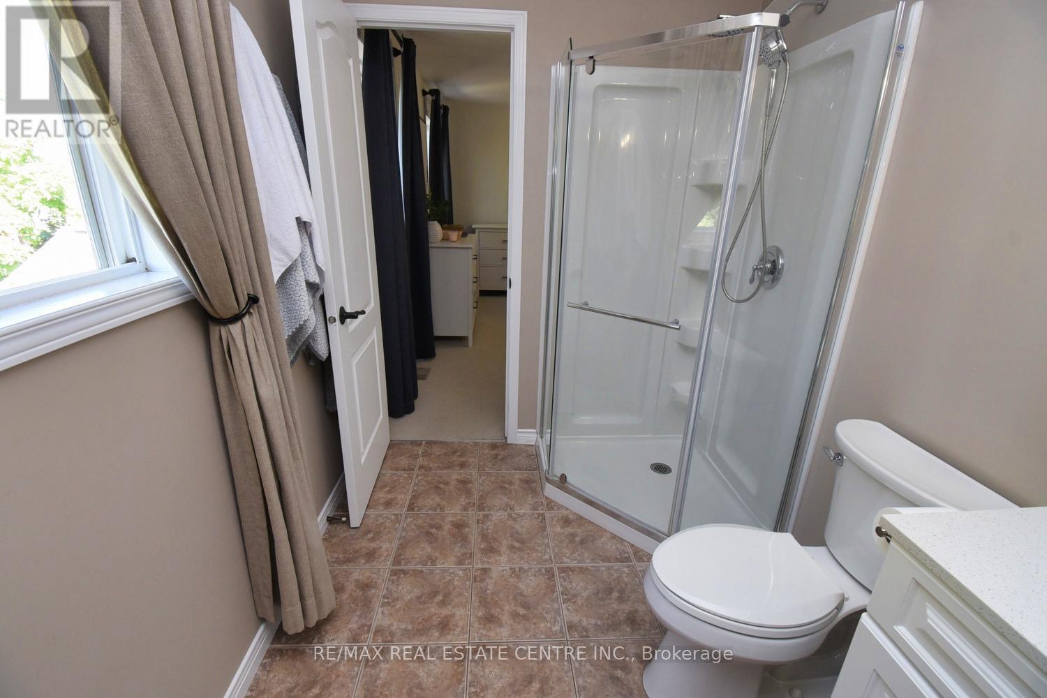 35 Eringate Drive, Hamilton (Stoney Creek Mountain), Ontario  L8J 3Y4 - Photo 27 - X12413339