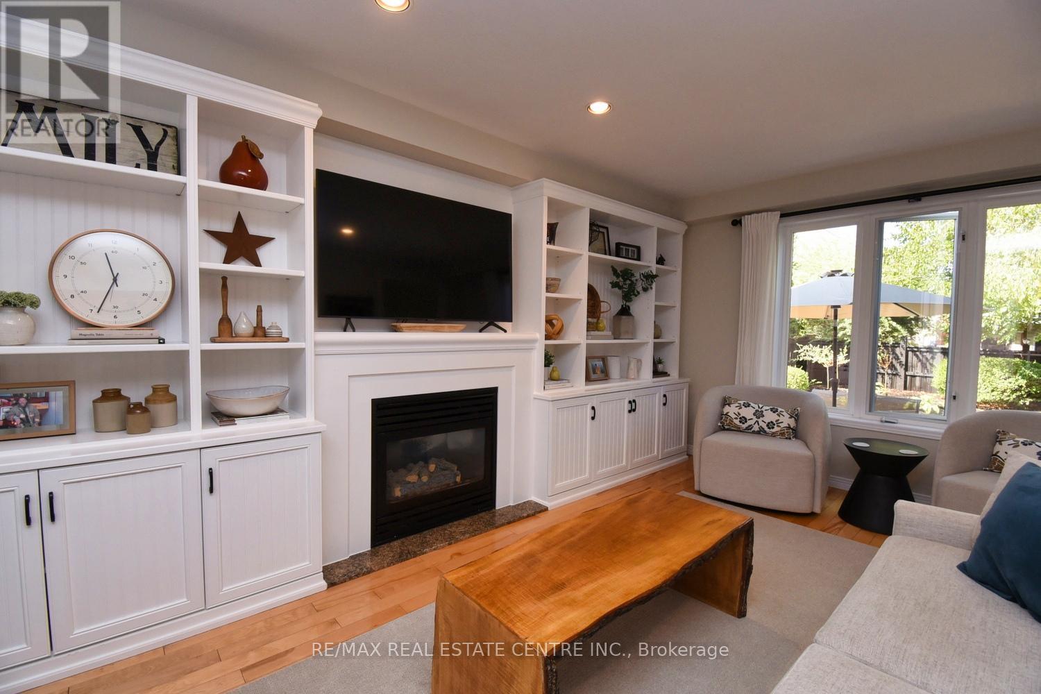 35 Eringate Drive, Hamilton (Stoney Creek Mountain), Ontario  L8J 3Y4 - Photo 9 - X12413339