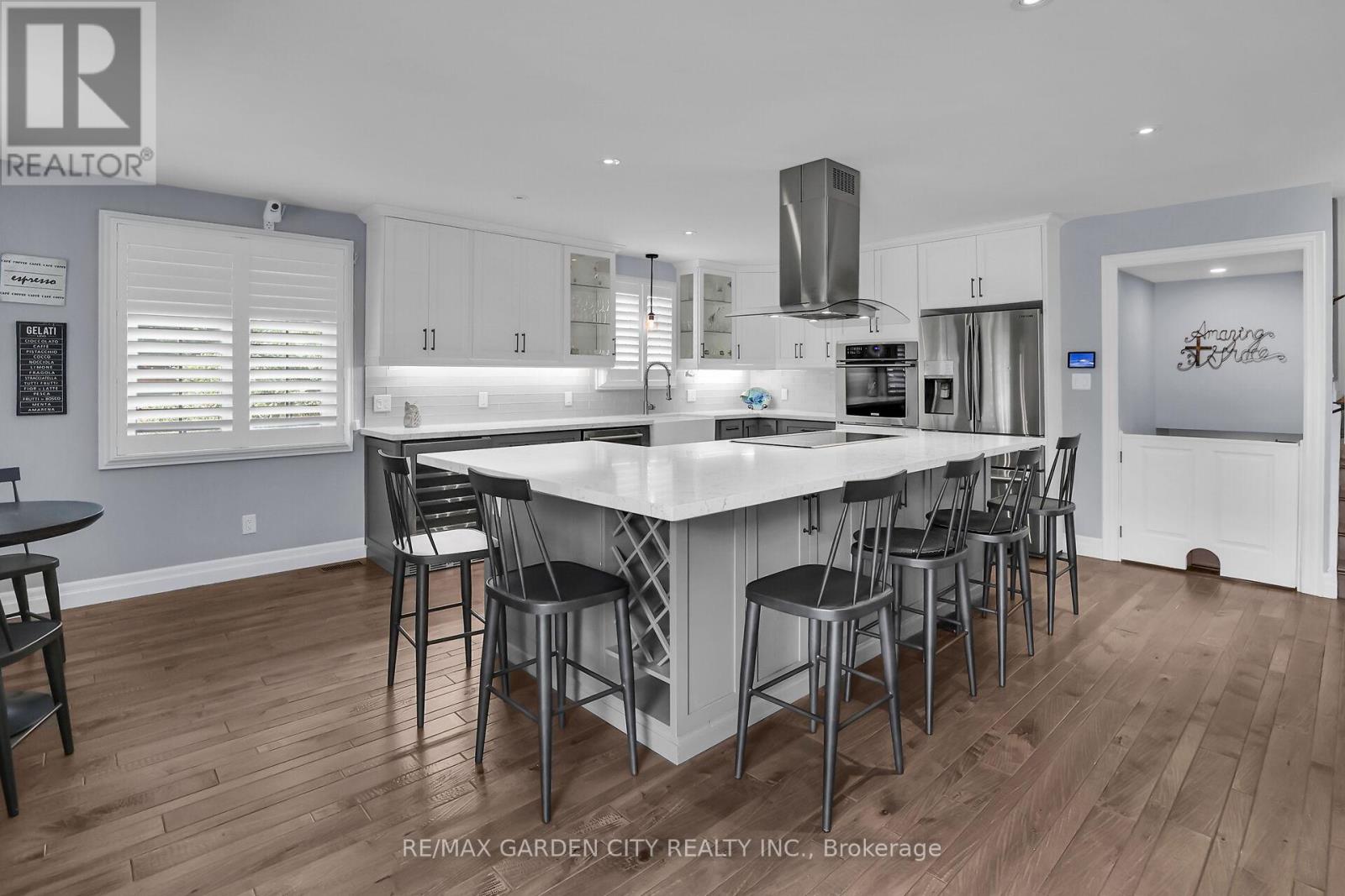 329 Central Avenue, Grimsby, Ontario  L3M 4V9 - Photo 4 - X12413349