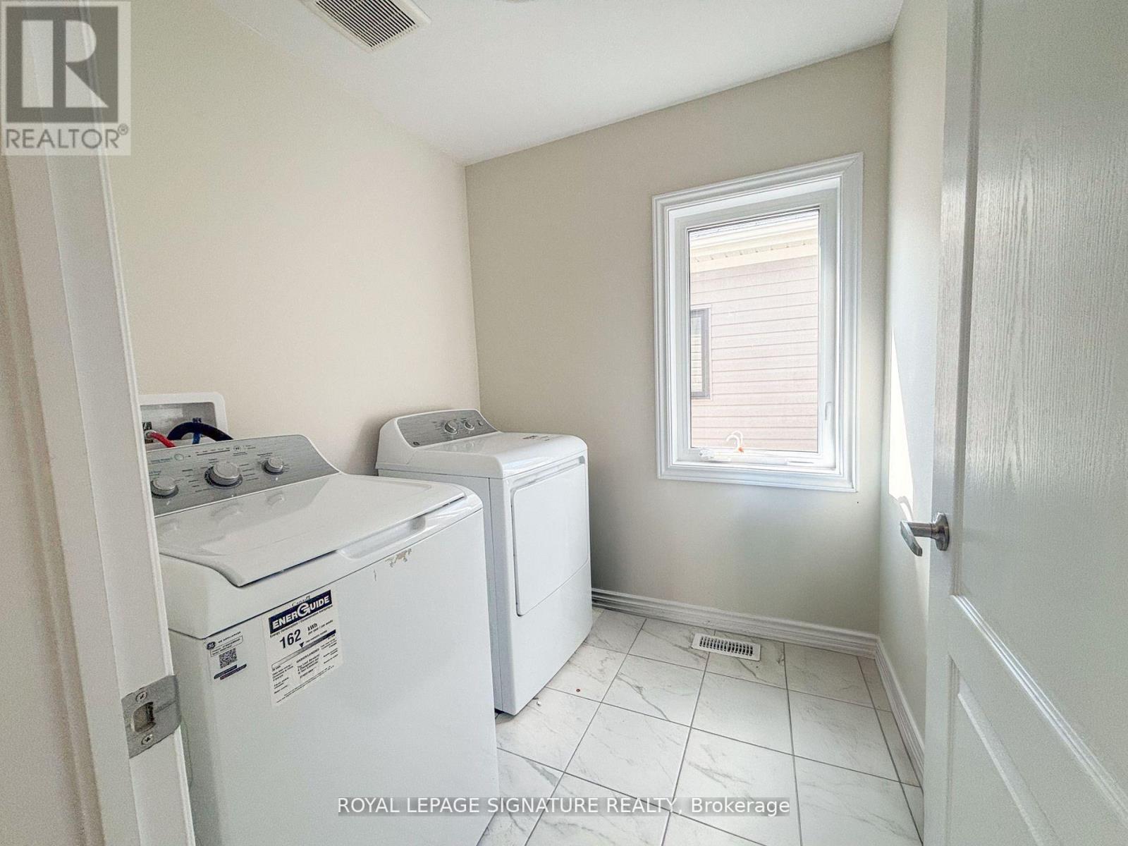 361 Vanilla Trail, Thorold, Ontario  L2V 0K8 - Photo 11 - X12413355