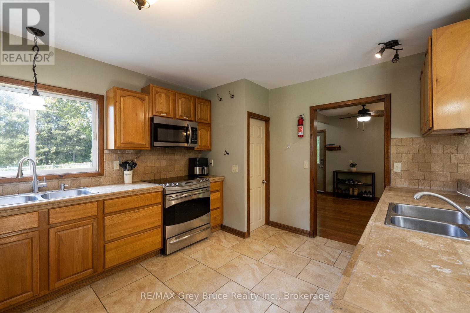7011 Highway 6, Northern Bruce Peninsula, Ontario  N0H 2R0 - Photo 13 - X12413523