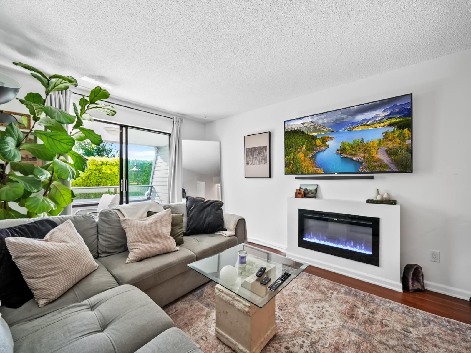111 1341 George Street, White Rock, British Columbia  V4B 4A1 - Photo 2 - R3049737