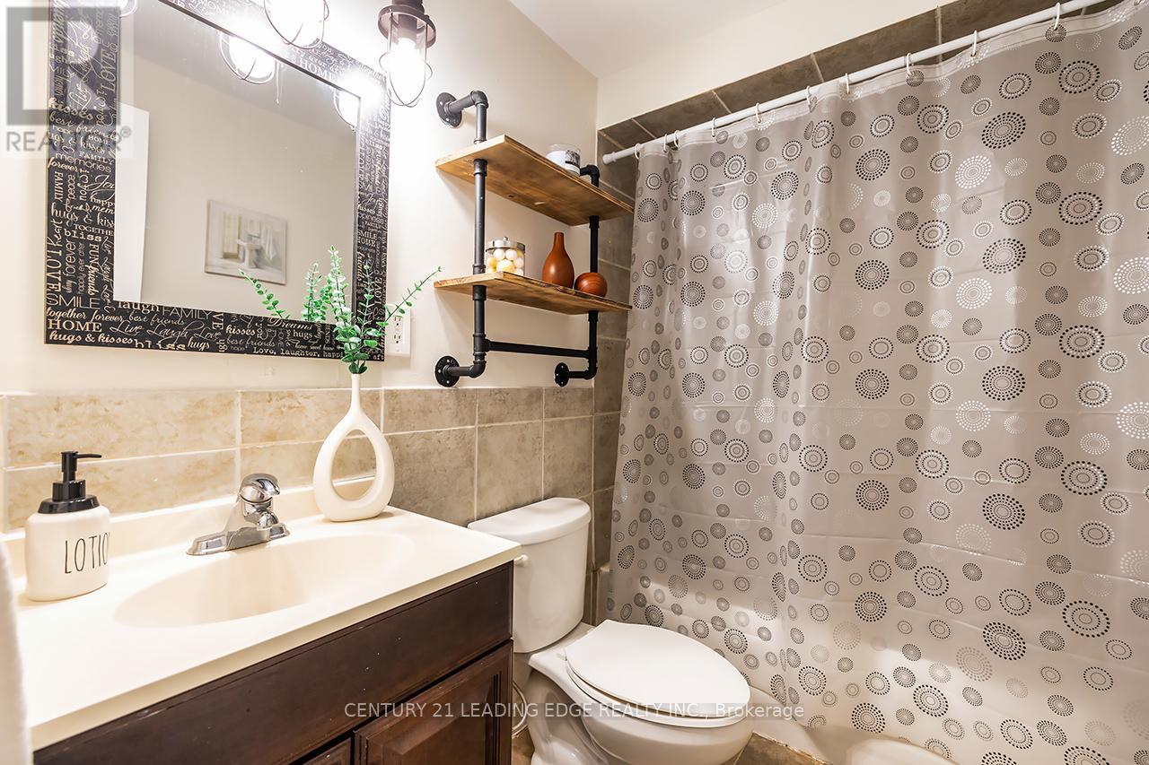 19 - 350 Camelot Court, Oshawa, Ontario  L1G 6P7 - Photo 37 - E12413407