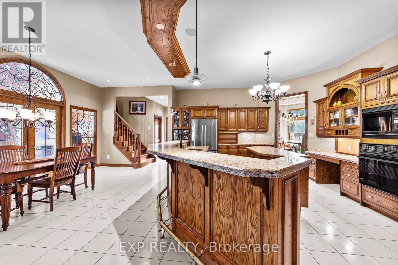 569 Franklinway Gate, London North, Ontario  N6G 5C8 - Photo 16 - X12413510