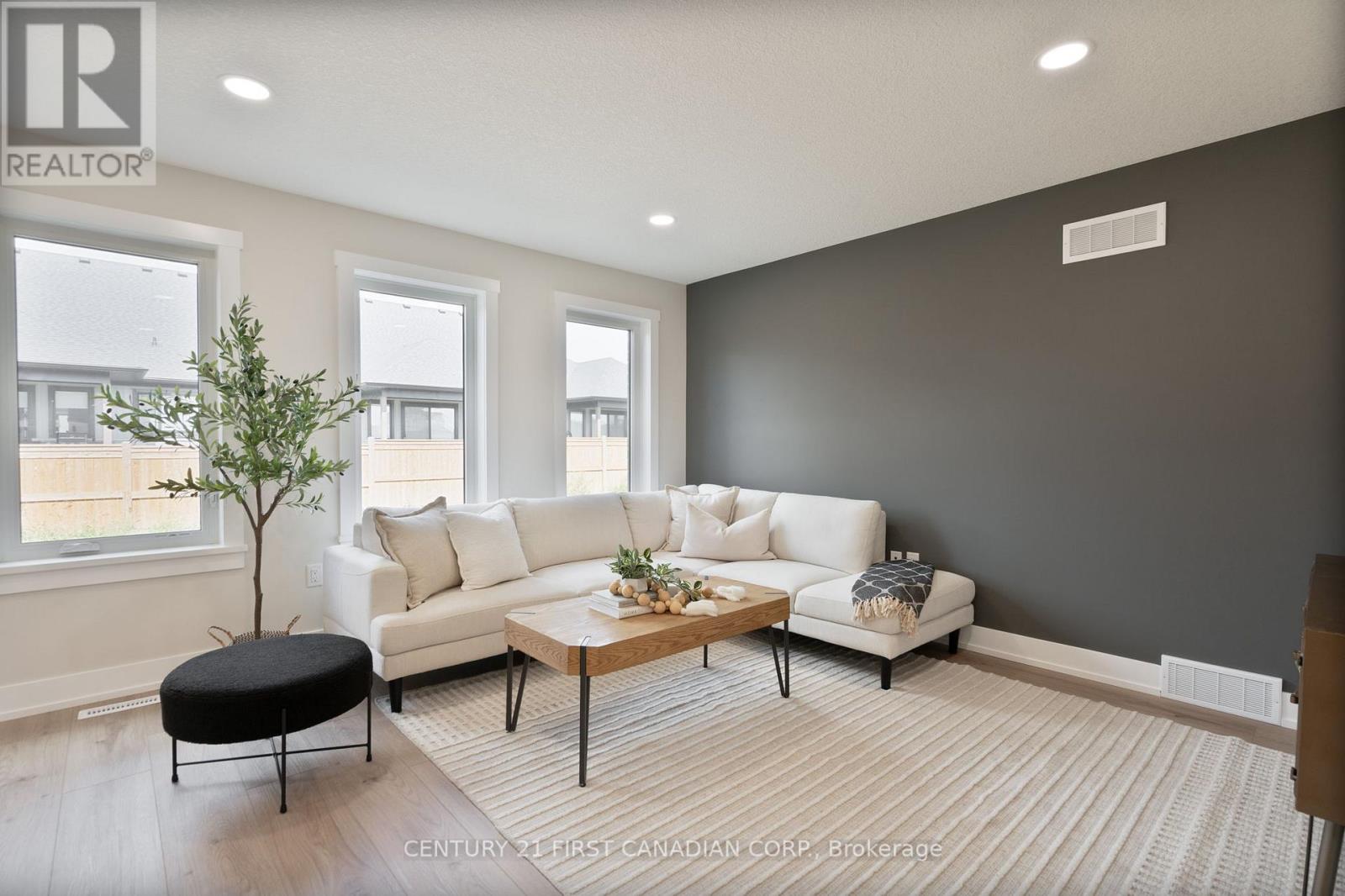 38 Postma Crescent, North Middlesex, Ontario  N0M 1A0 - Photo 11 - X12413555