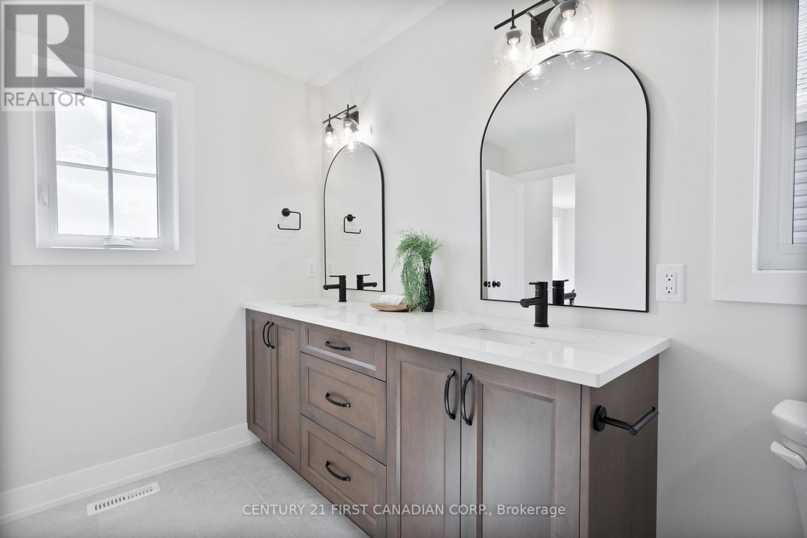 38 Postma Crescent, North Middlesex, Ontario  N0M 1A0 - Photo 20 - X12413555