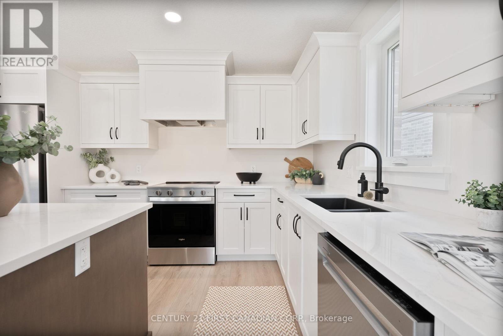 38 Postma Crescent, North Middlesex, Ontario  N0M 1A0 - Photo 7 - X12413555