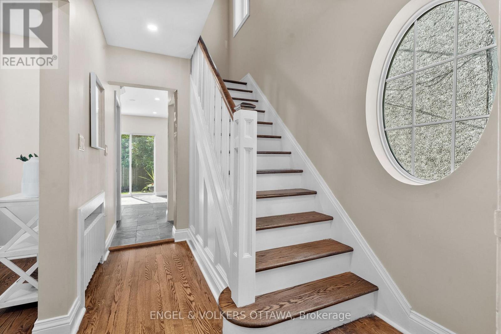 14 Cameron Avenue, Ottawa, Ontario  K1S 0W7 - Photo 6 - X12413495