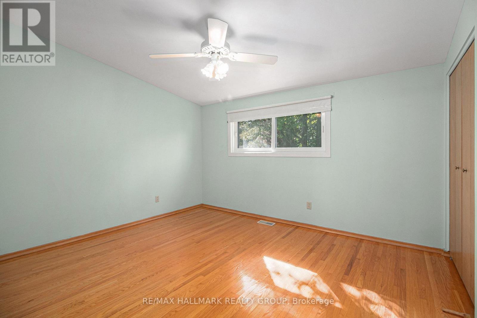 1938 Featherston Drive, Ottawa, Ontario  K1H 6P8 - Photo 11 - X12413512