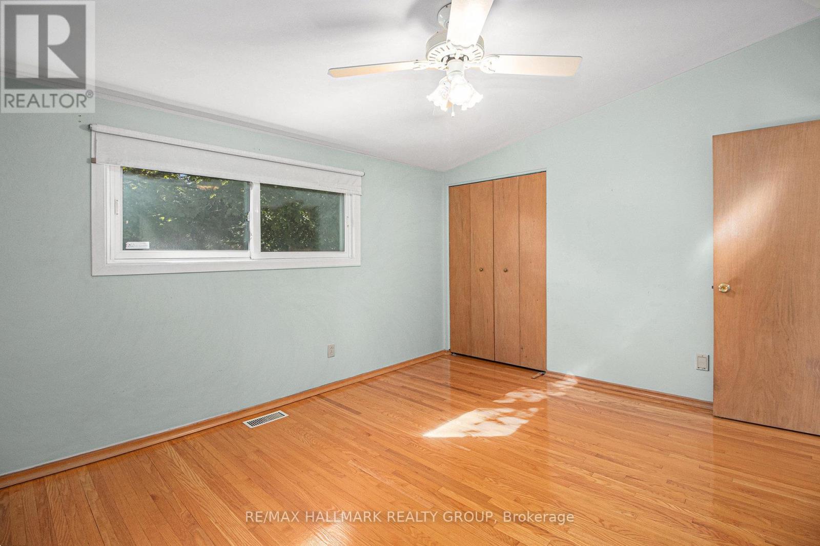 1938 Featherston Drive, Ottawa, Ontario  K1H 6P8 - Photo 12 - X12413512