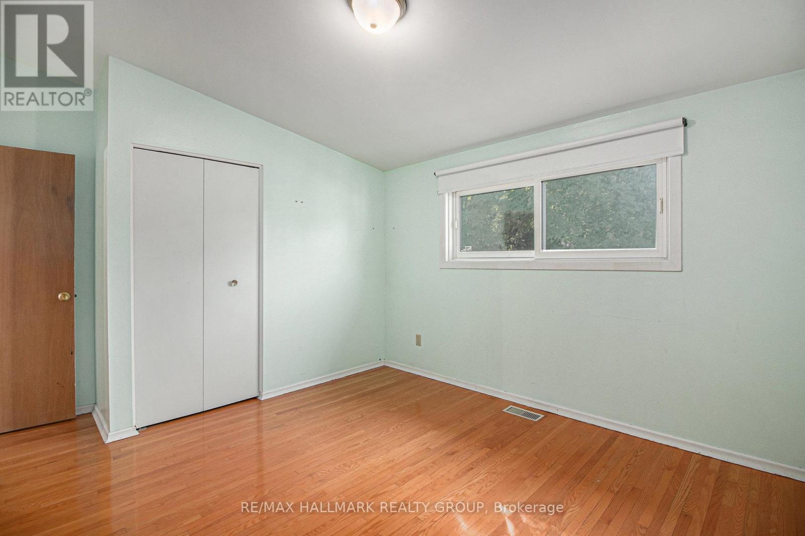 1938 Featherston Drive, Ottawa, Ontario  K1H 6P8 - Photo 14 - X12413512