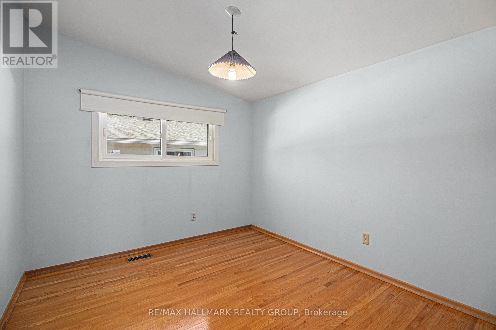 1938 Featherston Drive, Ottawa, Ontario  K1H 6P8 - Photo 15 - X12413512