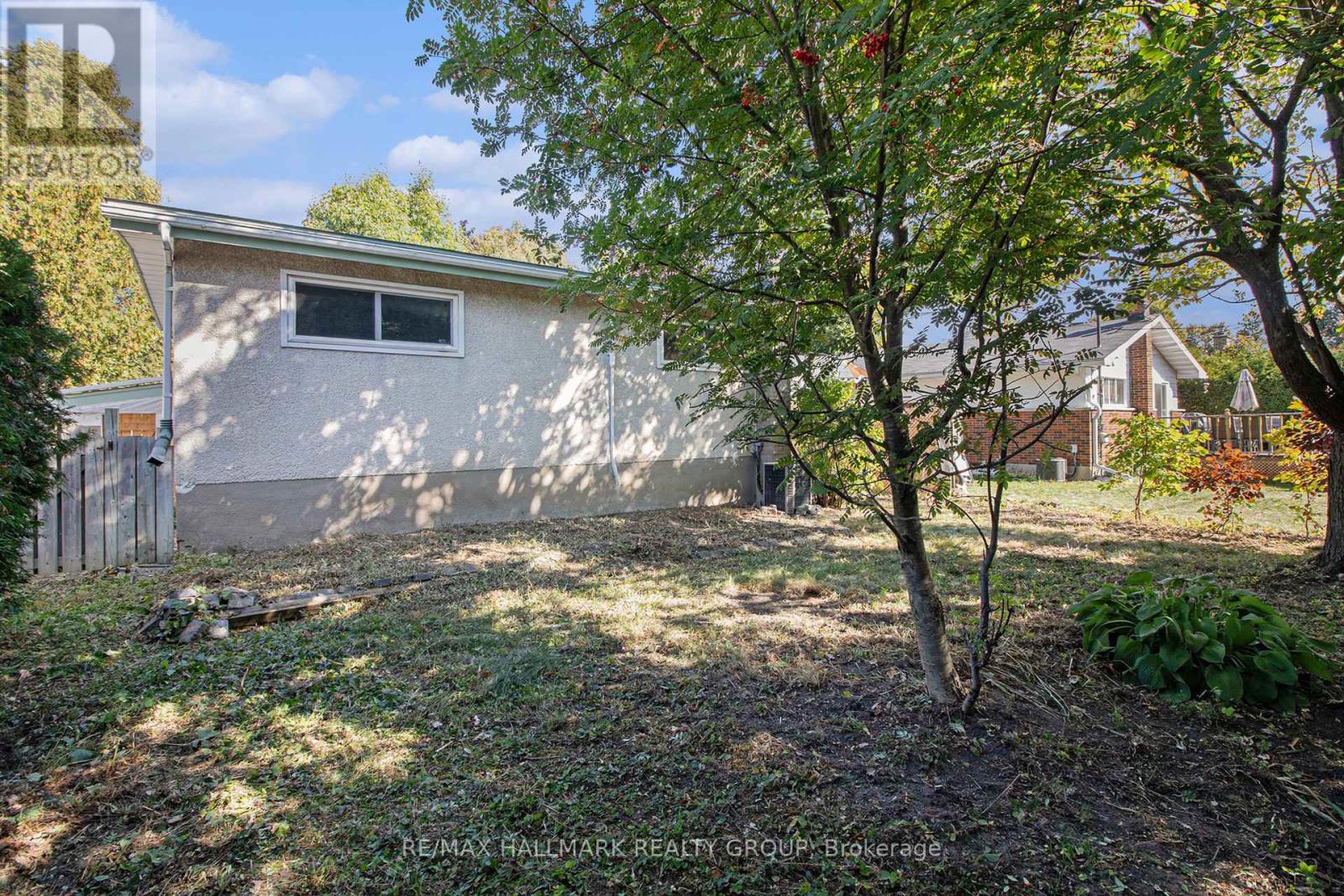 1938 Featherston Drive, Ottawa, Ontario  K1H 6P8 - Photo 19 - X12413512