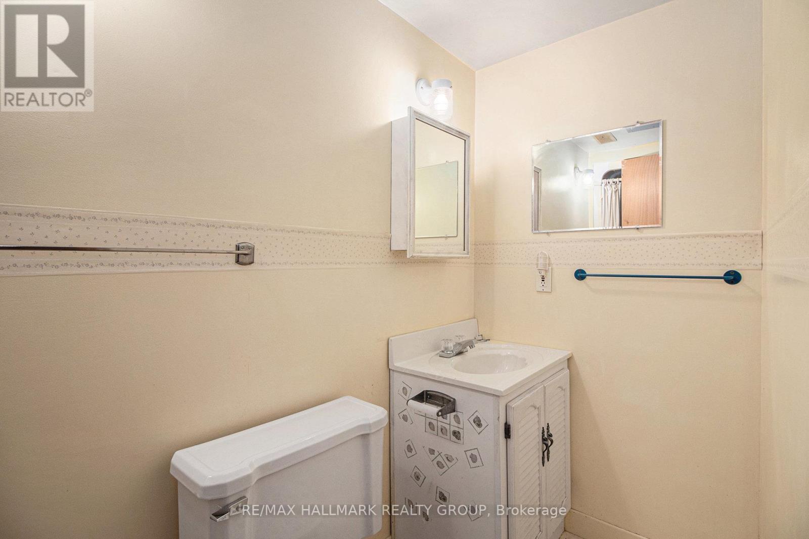 1938 Featherston Drive, Ottawa, Ontario  K1H 6P8 - Photo 20 - X12413512
