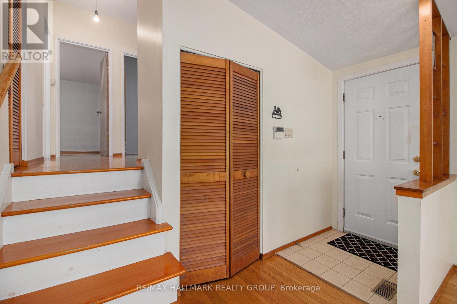 1938 Featherston Drive, Ottawa, Ontario  K1H 6P8 - Photo 21 - X12413512