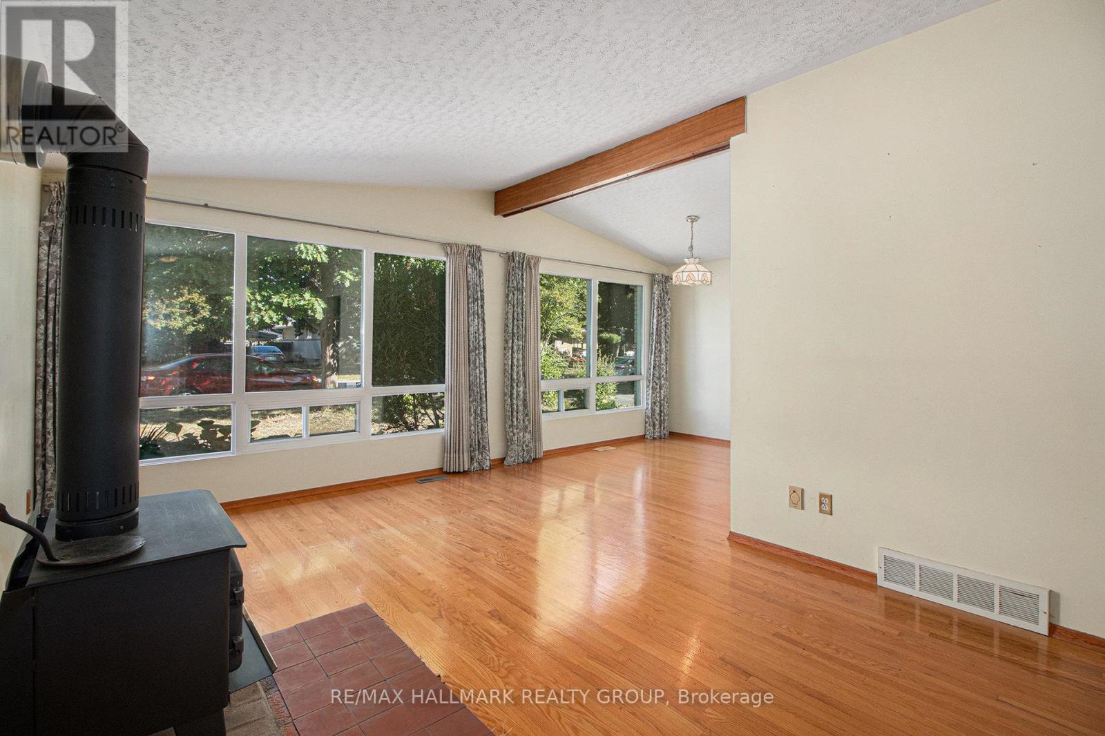 1938 Featherston Drive, Ottawa, Ontario  K1H 6P8 - Photo 5 - X12413512