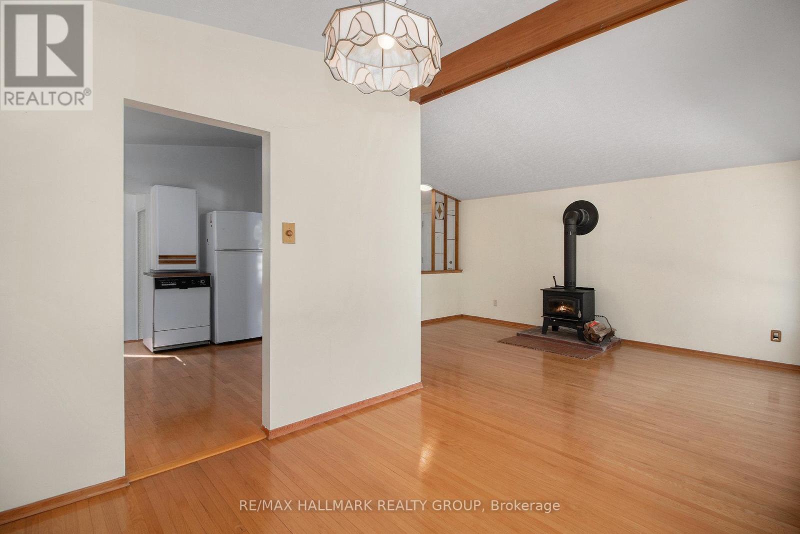 1938 Featherston Drive, Ottawa, Ontario  K1H 6P8 - Photo 8 - X12413512