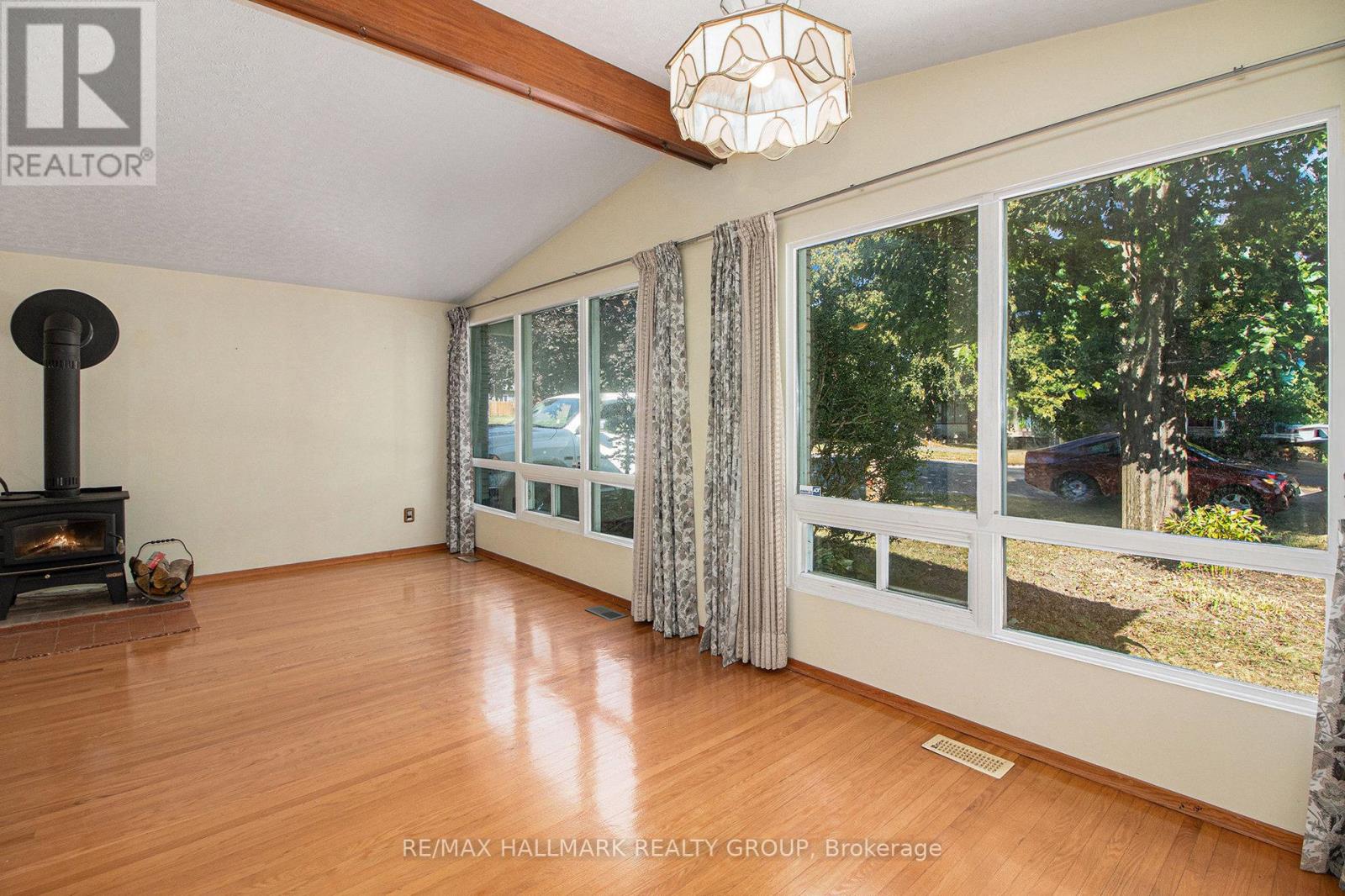 1938 Featherston Drive, Ottawa, Ontario  K1H 6P8 - Photo 9 - X12413512