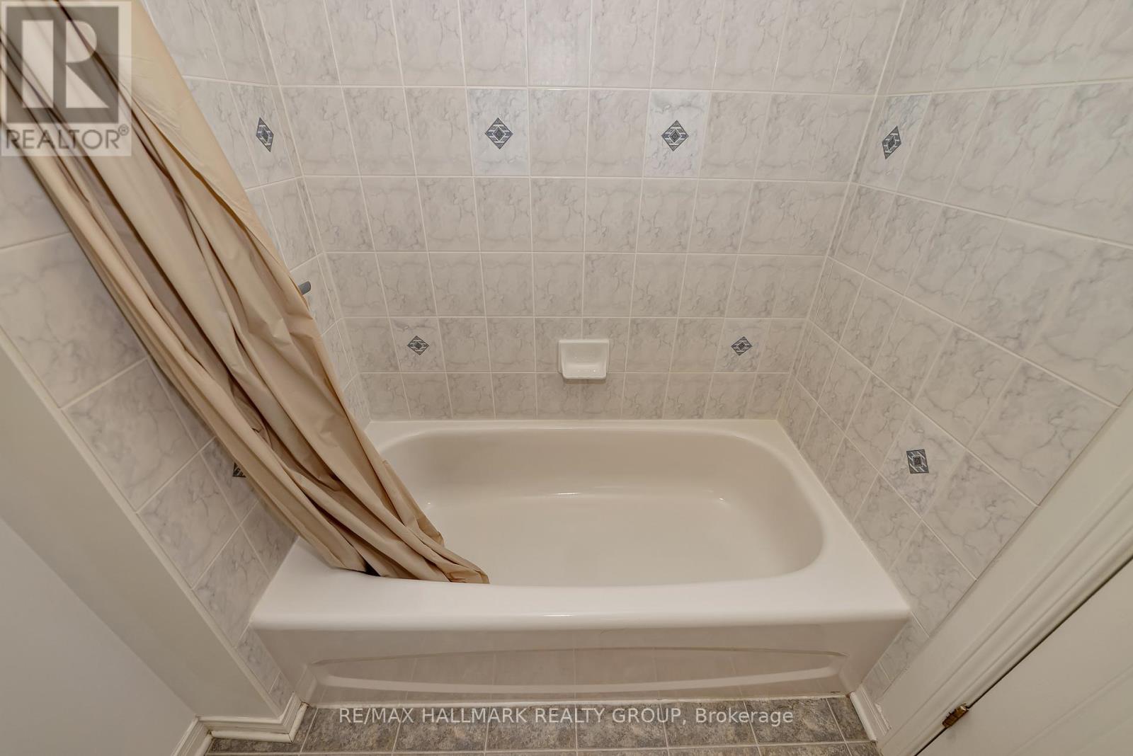 62 Lakepointe Drive, Ottawa, Ontario  K4A 5E5 - Photo 20 - X12413557