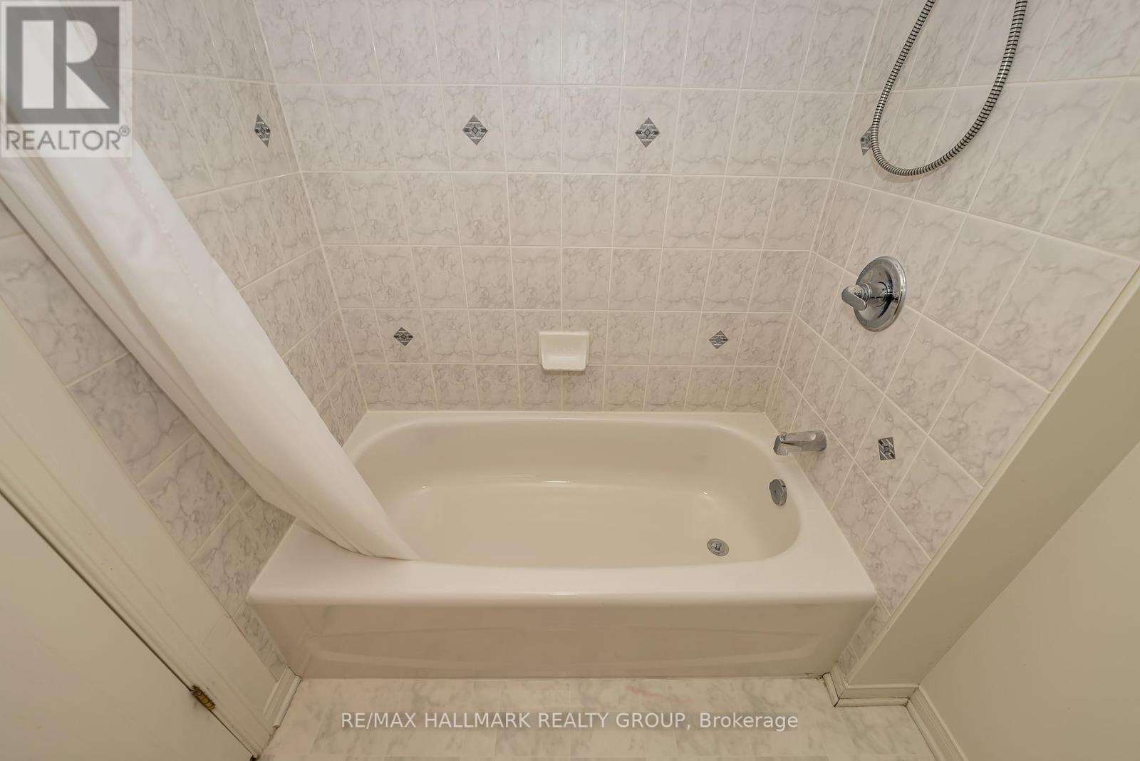 62 Lakepointe Drive, Ottawa, Ontario  K4A 5E5 - Photo 25 - X12413557