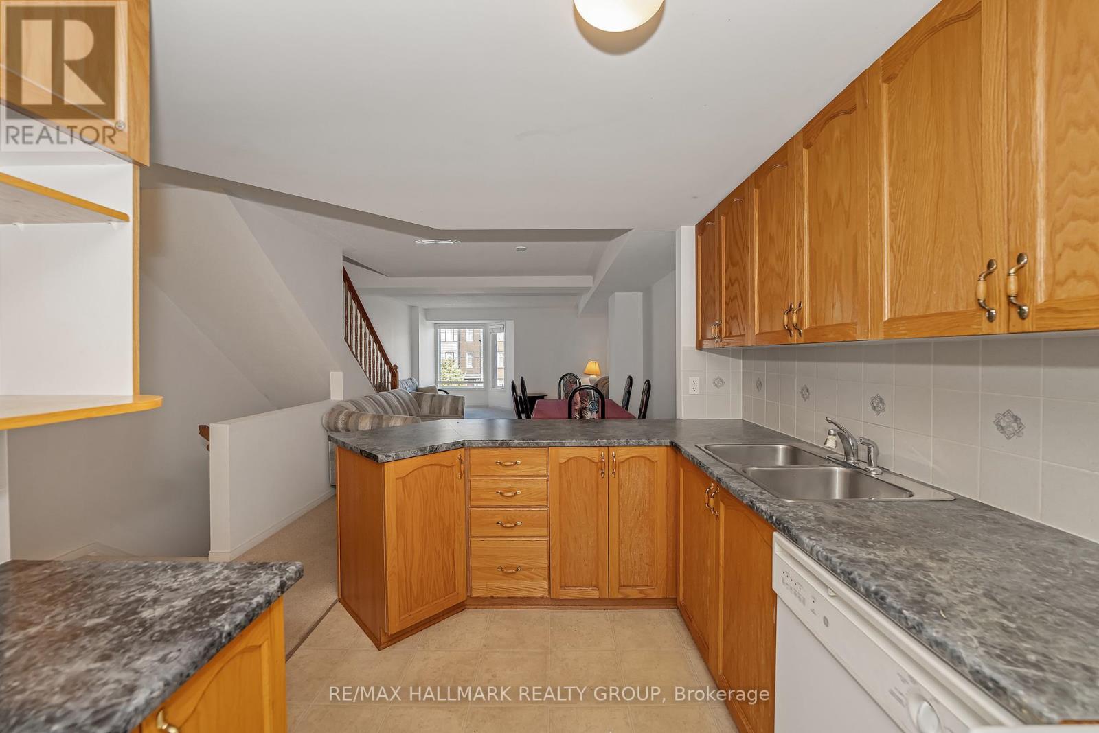 62 Lakepointe Drive, Ottawa, Ontario  K4A 5E5 - Photo 4 - X12413557