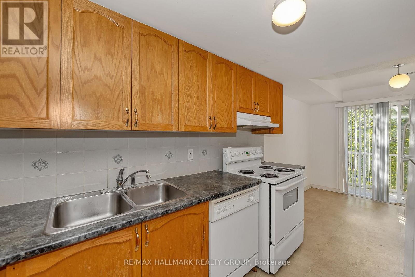 62 Lakepointe Drive, Ottawa, Ontario  K4A 5E5 - Photo 5 - X12413557