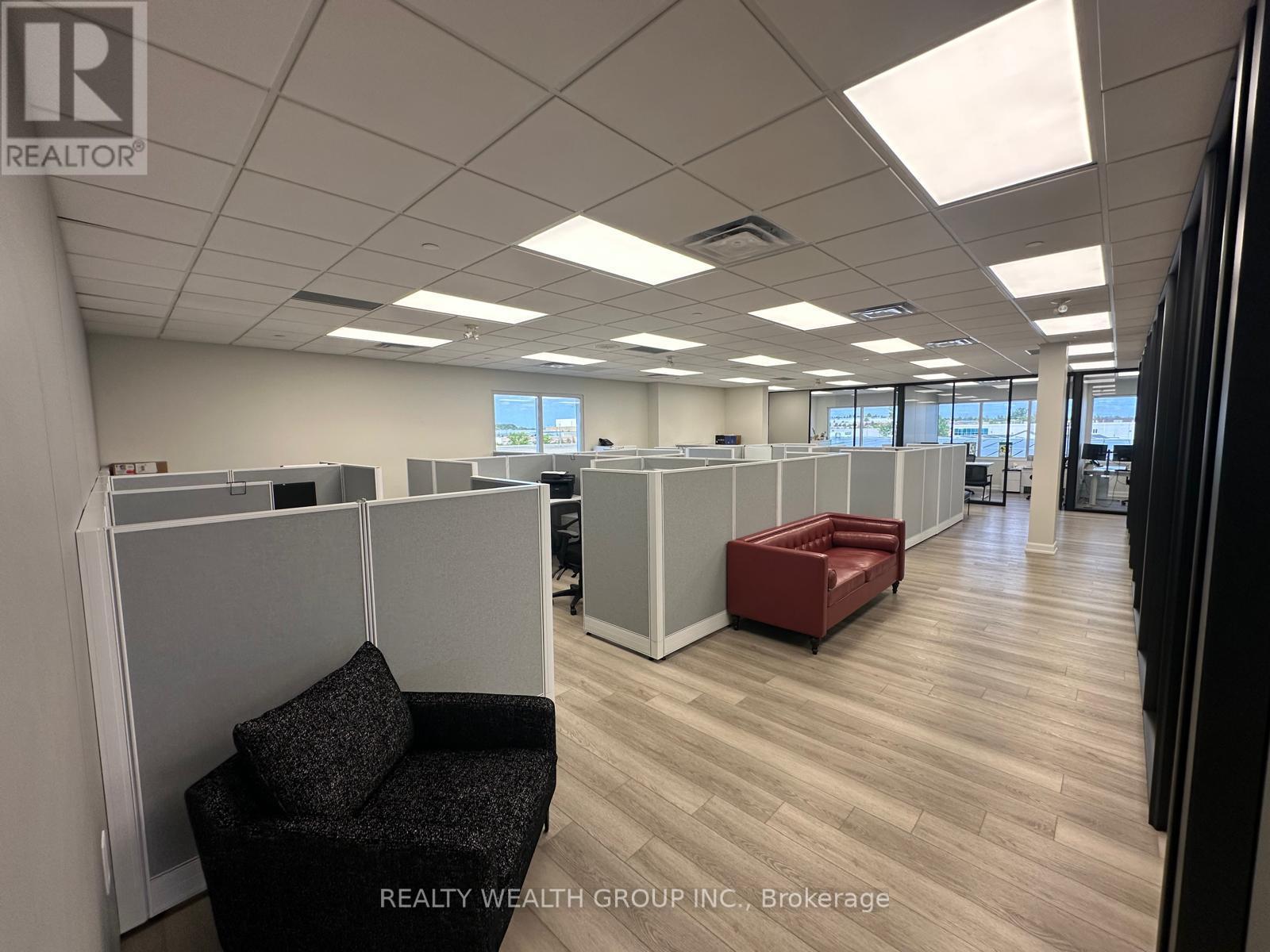 Unit 301 - 1135 Stellar Drive, Newmarket, Ontario  L3Y 7B8 - Photo 4 - N12413397