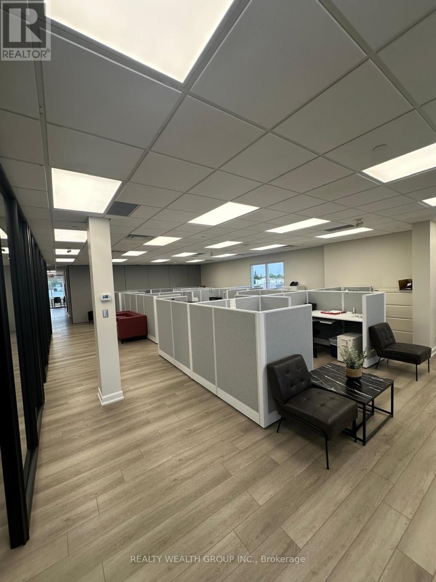 Unit 301 - 1135 Stellar Drive, Newmarket, Ontario  L3Y 7B8 - Photo 6 - N12413397