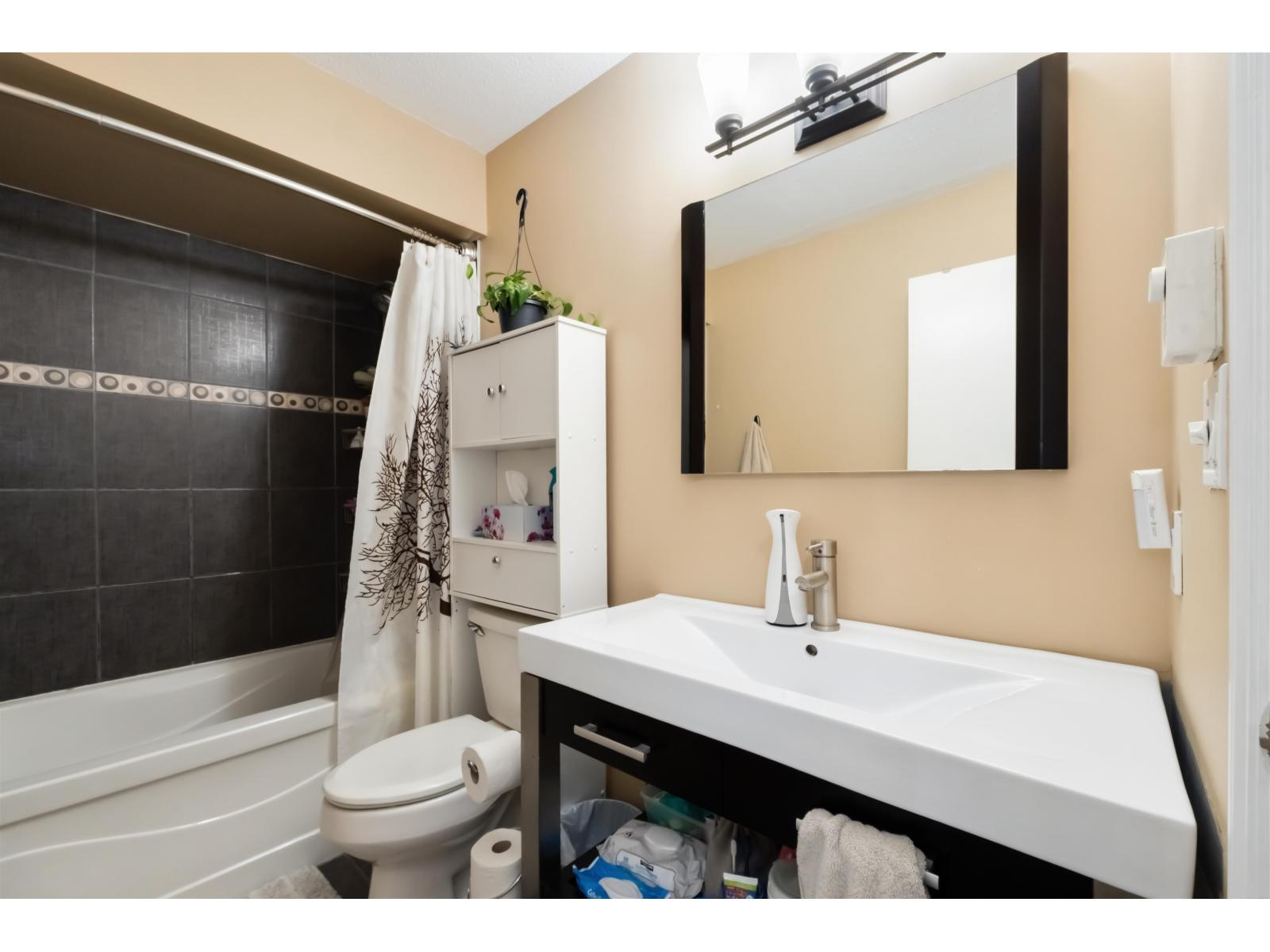 305 5074 201a Street, Langley, British Columbia  V3A 5M8 - Photo 20 - R3049791