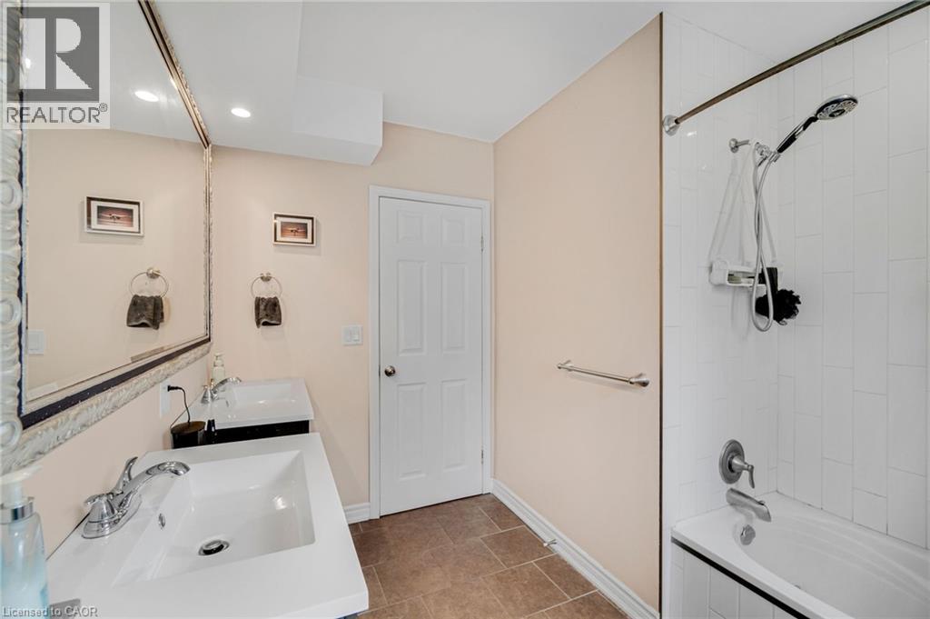 6440 Crawford Street, Niagara Falls, Ontario  L2E 5Z2 - Photo 17 - 40771463