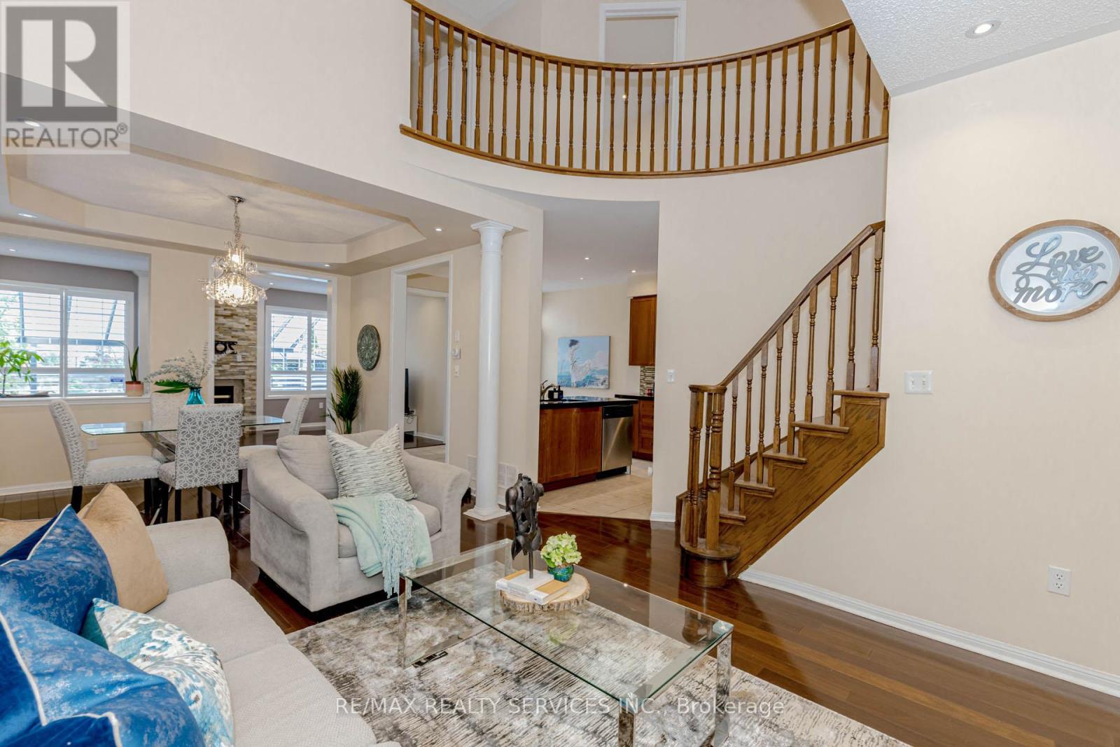 3906 Rosanna Drive, Mississauga, Ontario  L5M 7Y2 - Photo 10 - W12413399